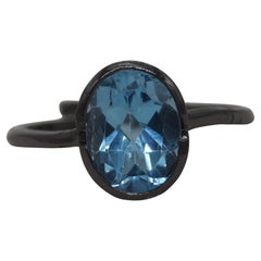 Anello con topazio blu di Londra naturale certificato in argento sterling e oro nero vermeil