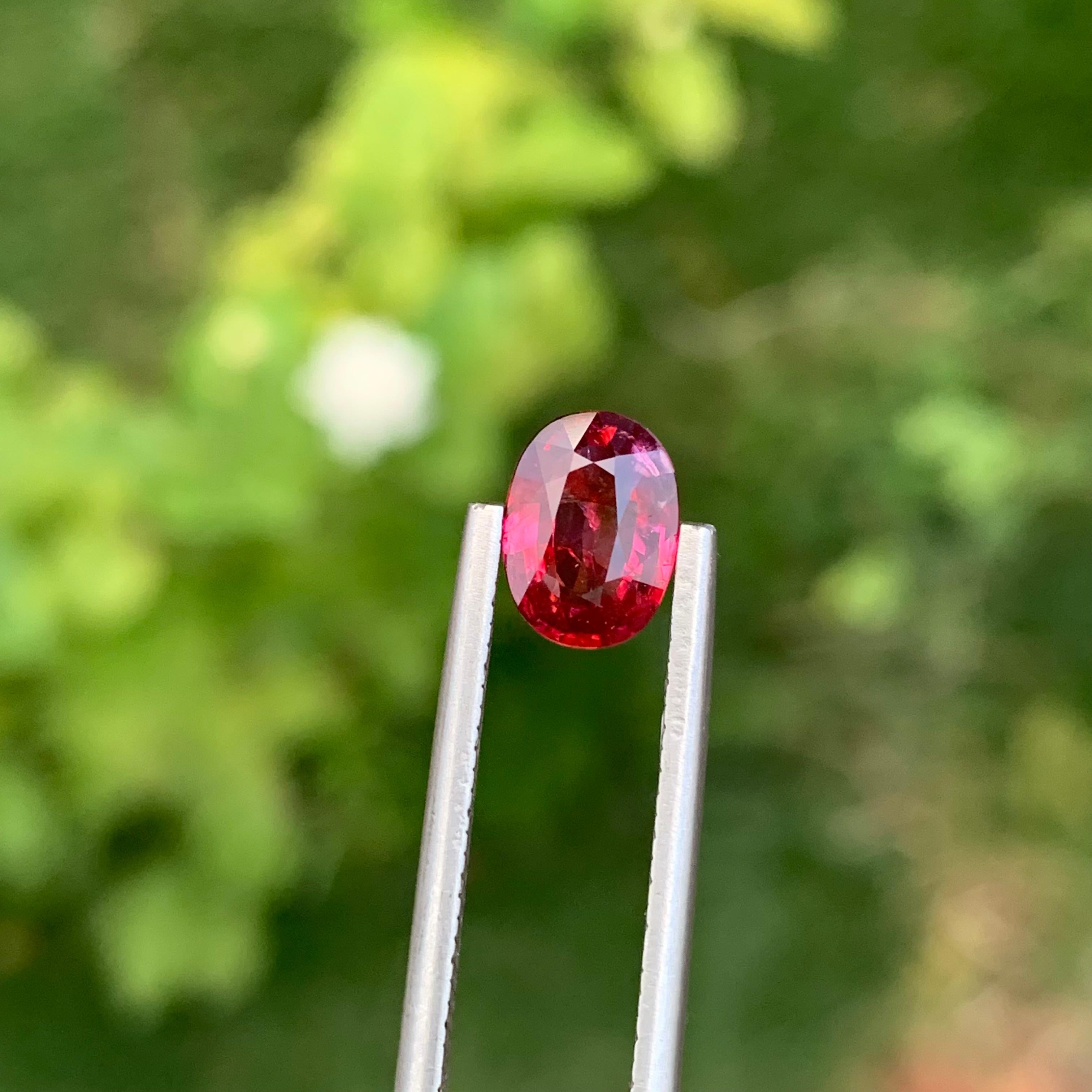 Certified Natural Loose 1.79 Carat Lustrous Ruby Oval Shape Gem From Africa  In New Condition For Sale In Peshawar, PK