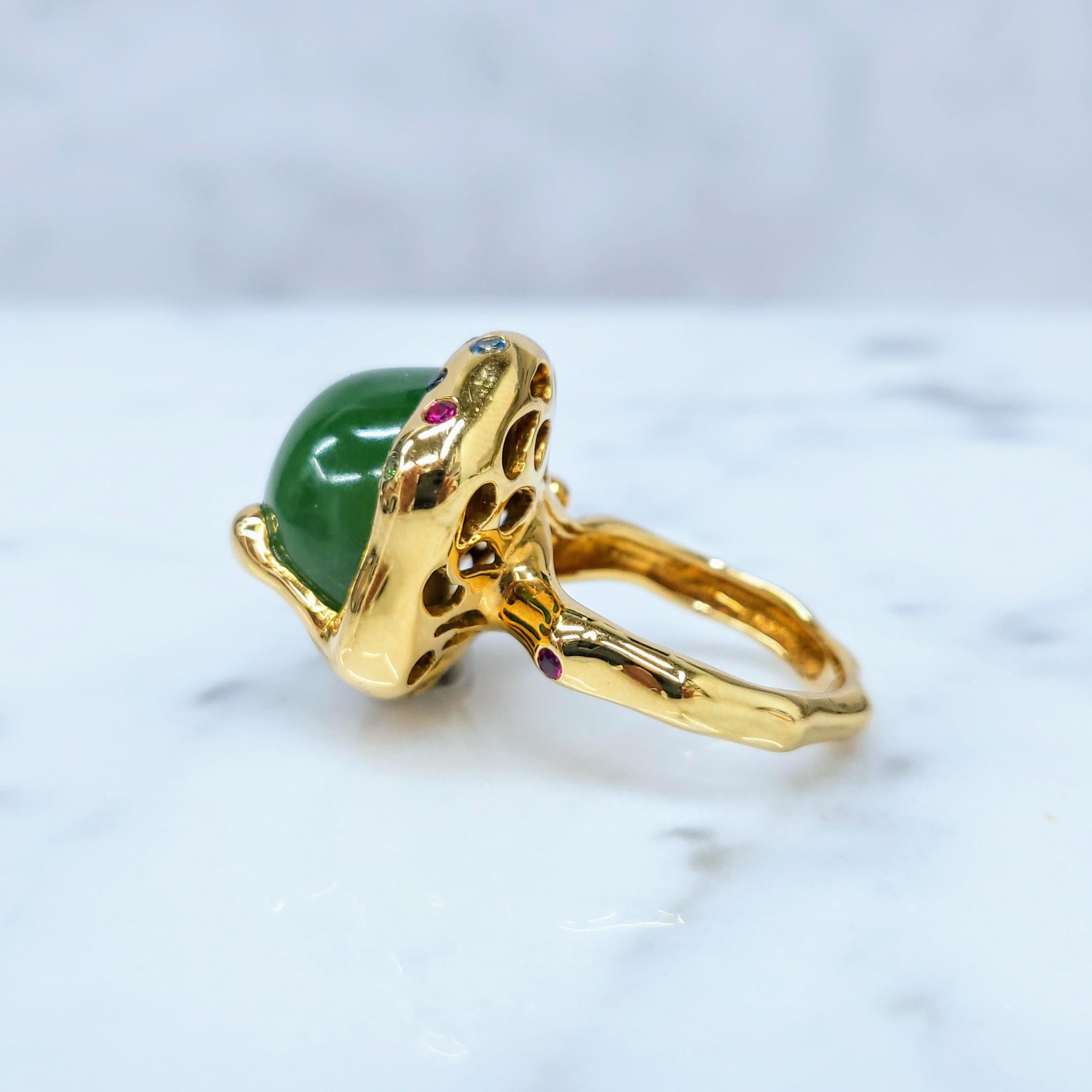 Certified Natural Nephrite Jade and gemstones Ring in 18K Yellow Gold In New Condition For Sale In KOWLOON, HK