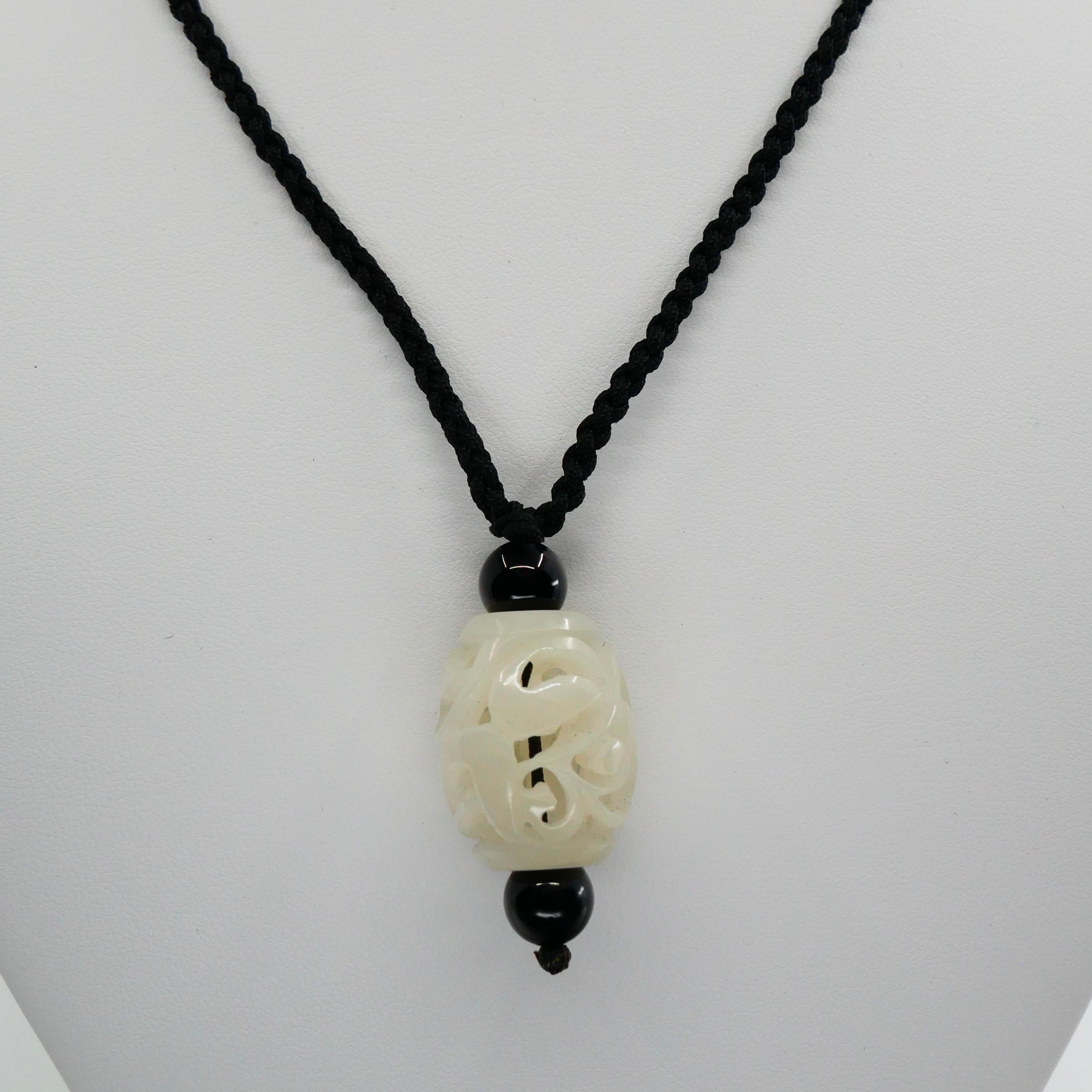 Certified Natural Nephrite White Jade Pendant, Well Hollowed, Detailed Carving In New Condition For Sale In Hong Kong, HK
