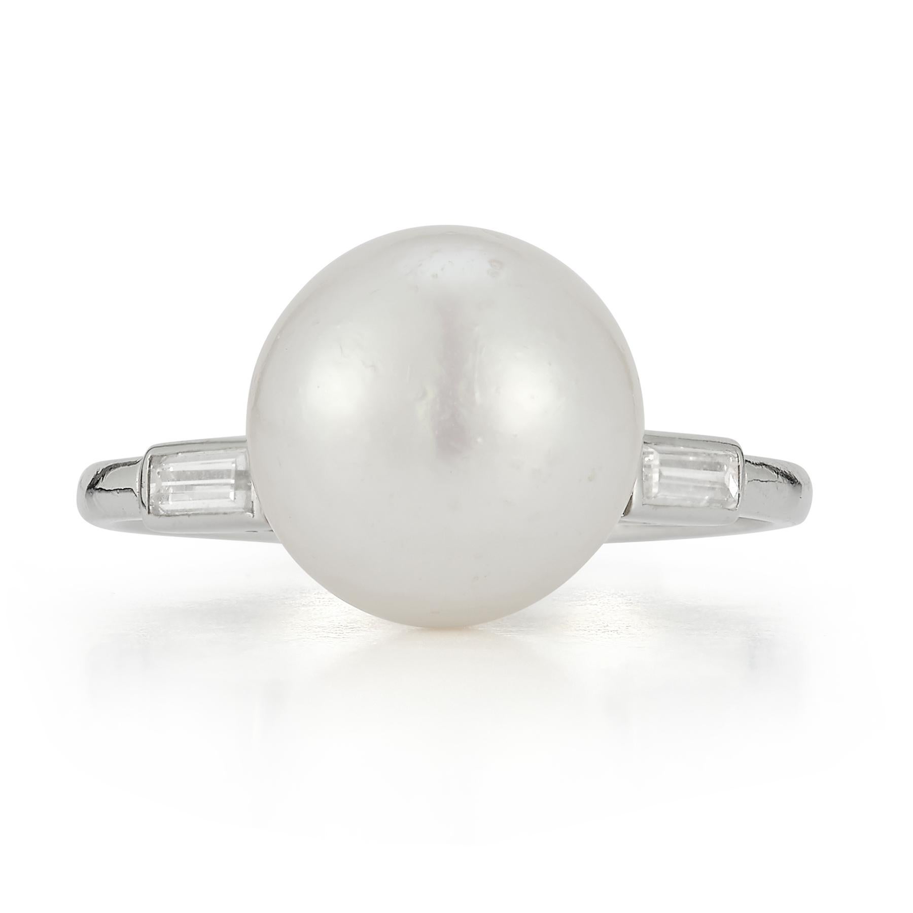 Certified Natural Oriental Pearl Ring 

1 pearl alongside 2 baguette cut diamonds set in platinum.

Ring Size: 5.75

Resizable free of charge

With SSEF laboratory report