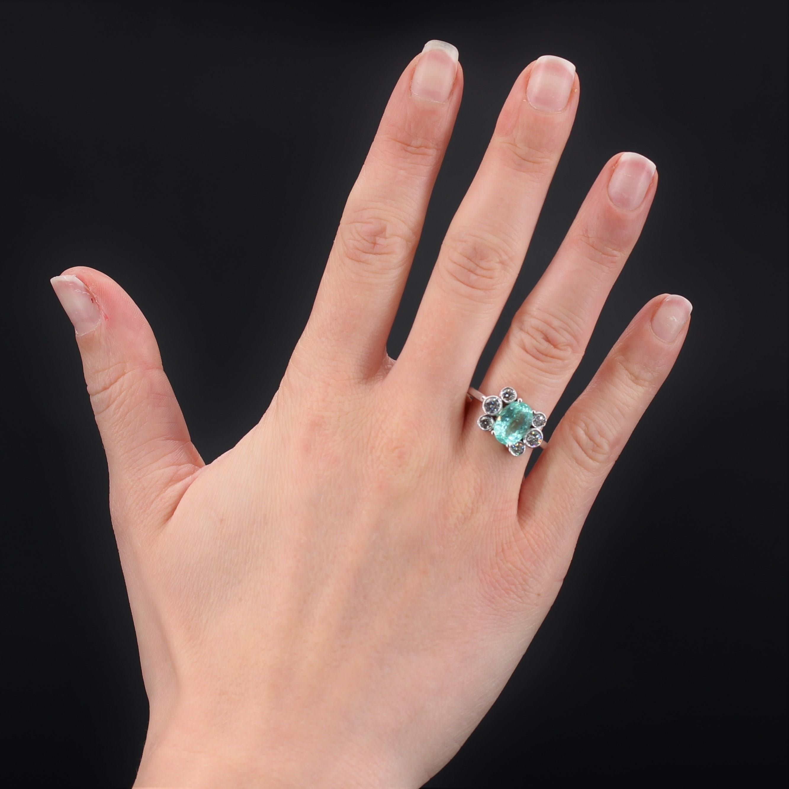 Baume creation - Unique piece.
Ring in 18 karat white gold, eagle head hallmark.
Sublime jewelry ring, it is decorated on its top with a paraiba tourmaline held in 4 claws and surrounded on both sides by 2x3 modern brilliant-cut diamonds millegrain