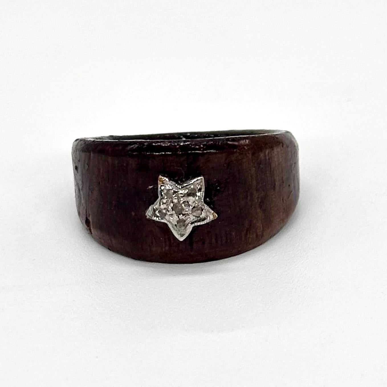 This smart wooden ring consists of;
Diamond type- Natural pave diamonds
Diamond origin- Natural earth mined
Metal- Silver
Metal purity- 925 silver
Metal color- Oxidized silver
