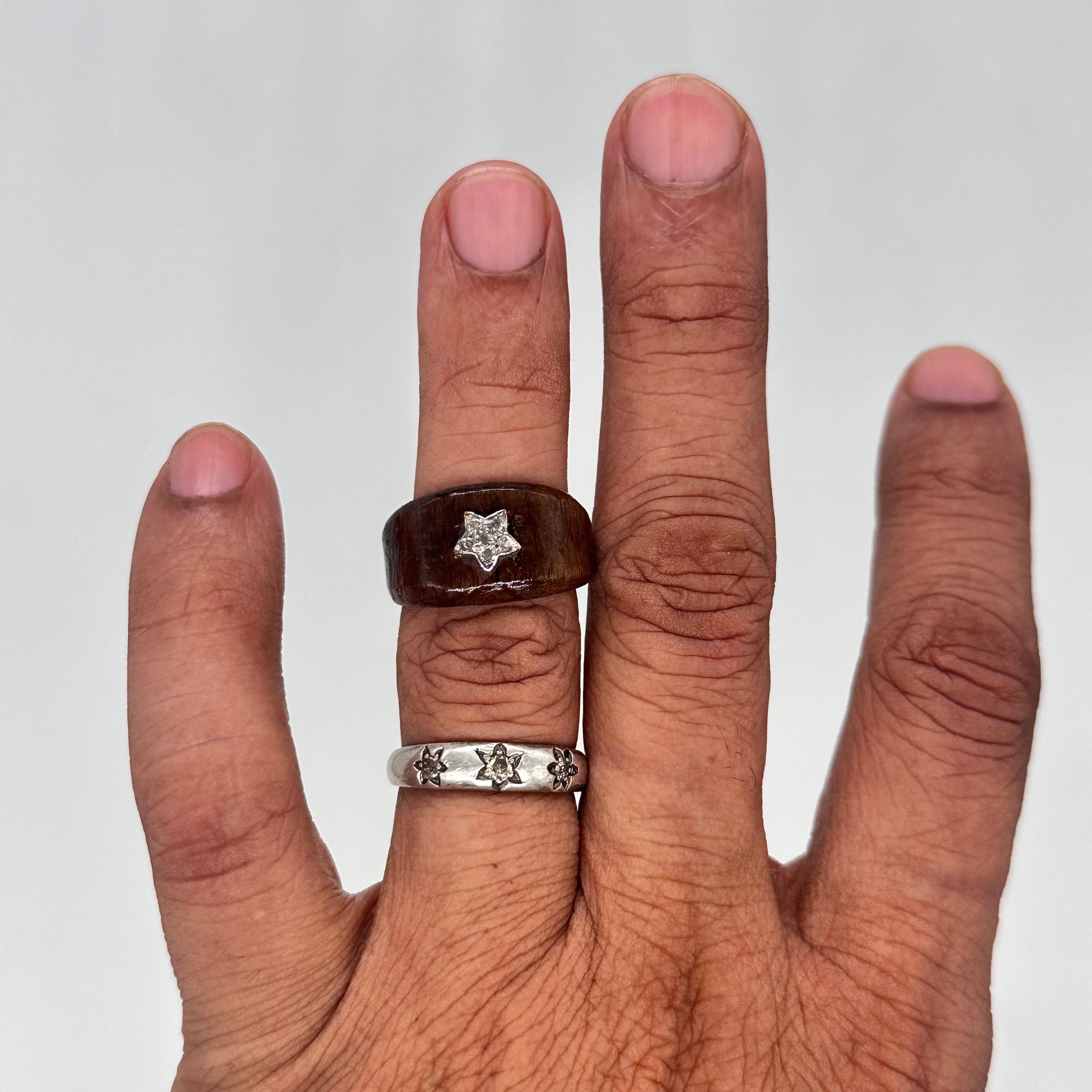 Certified natural pave diamond star 925 silver wooden ring In New Condition For Sale In Delhi, DL