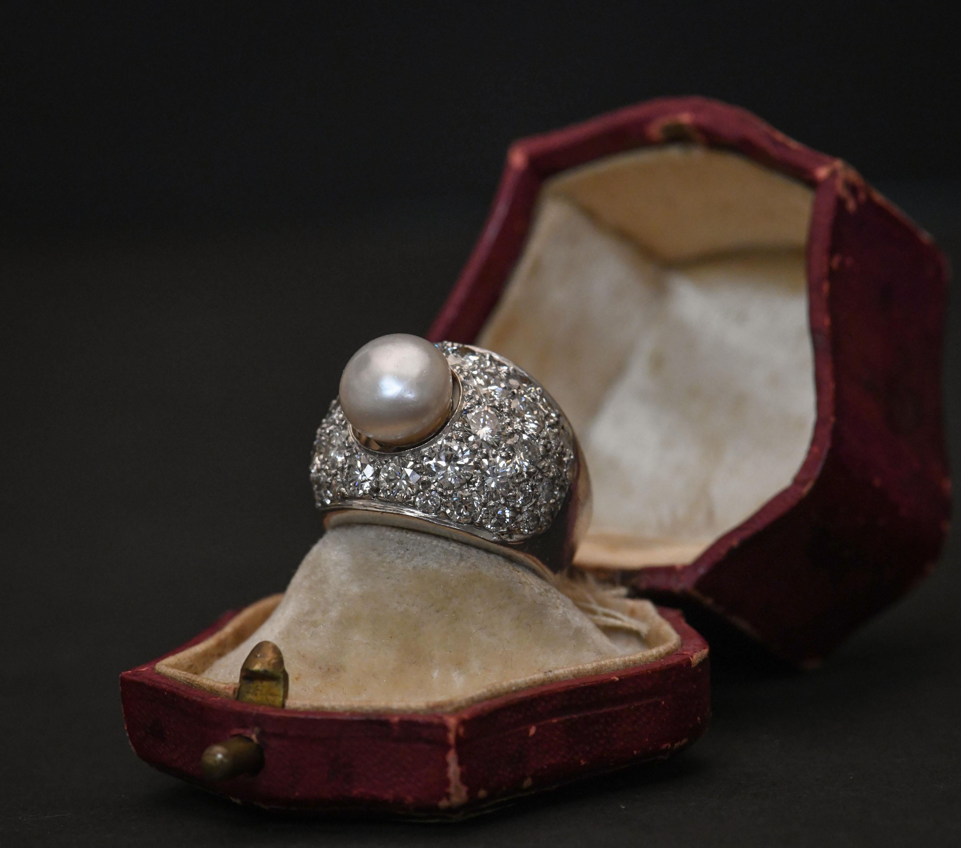 Certified Natural Pearl 14 Karat White Gold and Diamond Ring In Excellent Condition In Banbury, GB