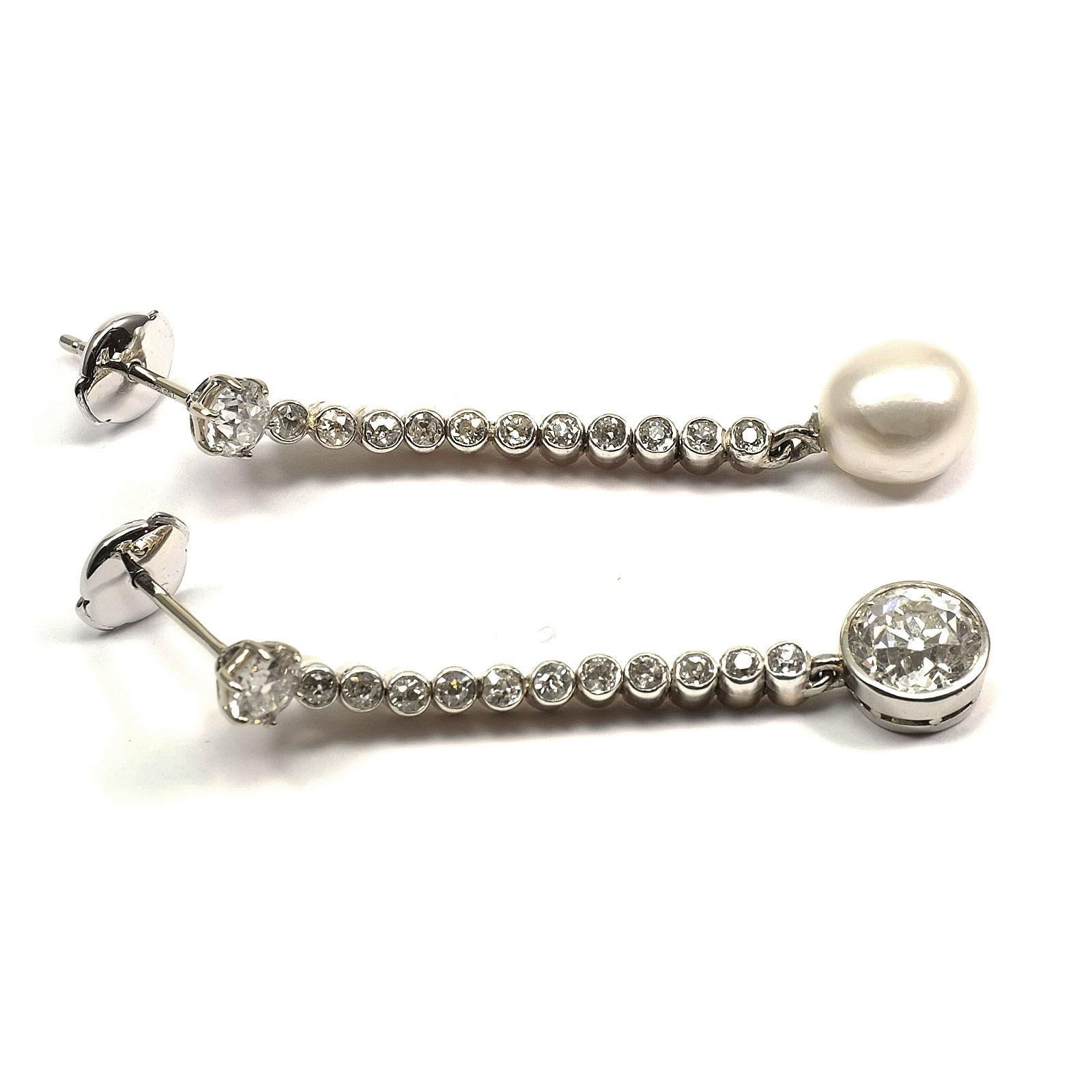 Certified Natural Pearl and 2.54 Carat Diamond Gold Earrings, circa 1930 In Good Condition In Goettingen, DE