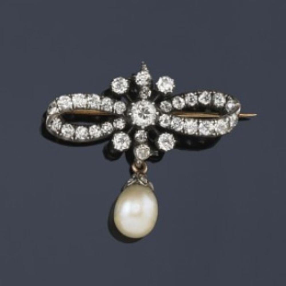 Certified Natural Pearl and  Diamond Bow  Brooch 19th Century In Good Condition For Sale In OVIEDO, AS