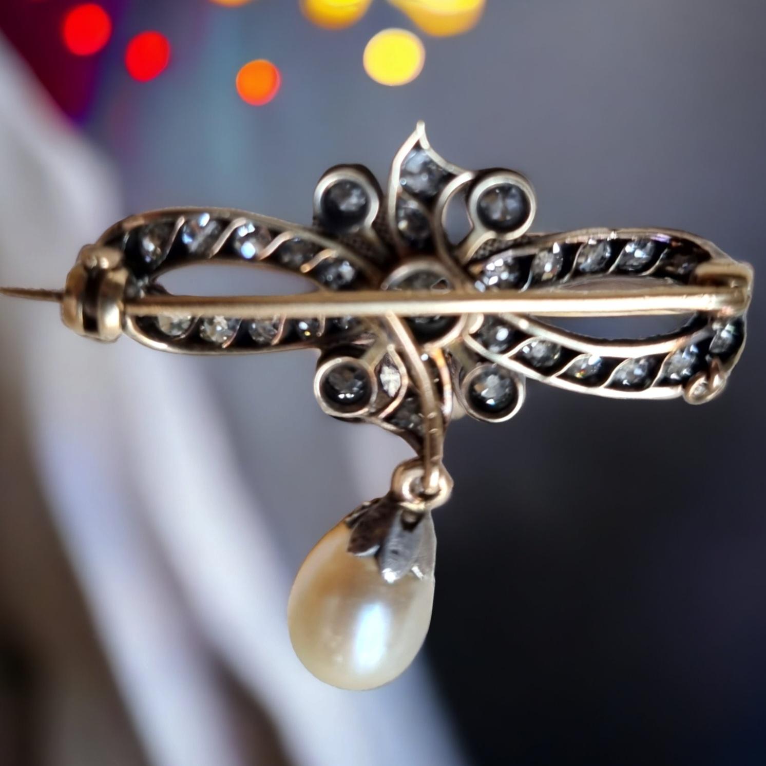 Perles naturelles certifiées et  Arc en diamant  Broche 19ème siècle en vente 2