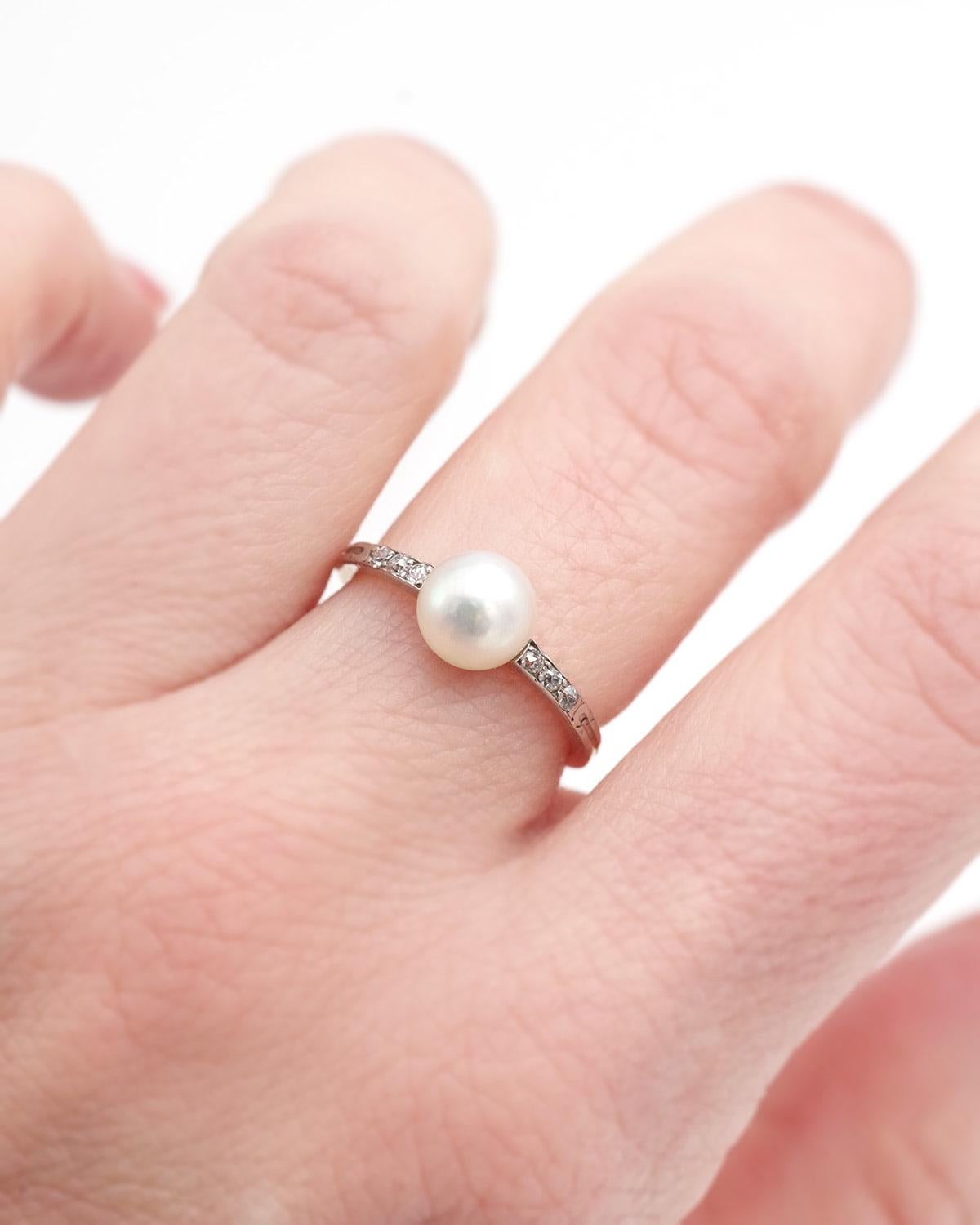 Belle Époque Certified natural pearl ring in 18 karat gold and platinum, Art Deco ring