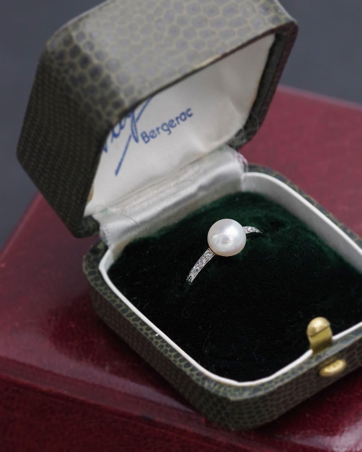 Women's Certified natural pearl ring in 18 karat gold and platinum, Art Deco ring