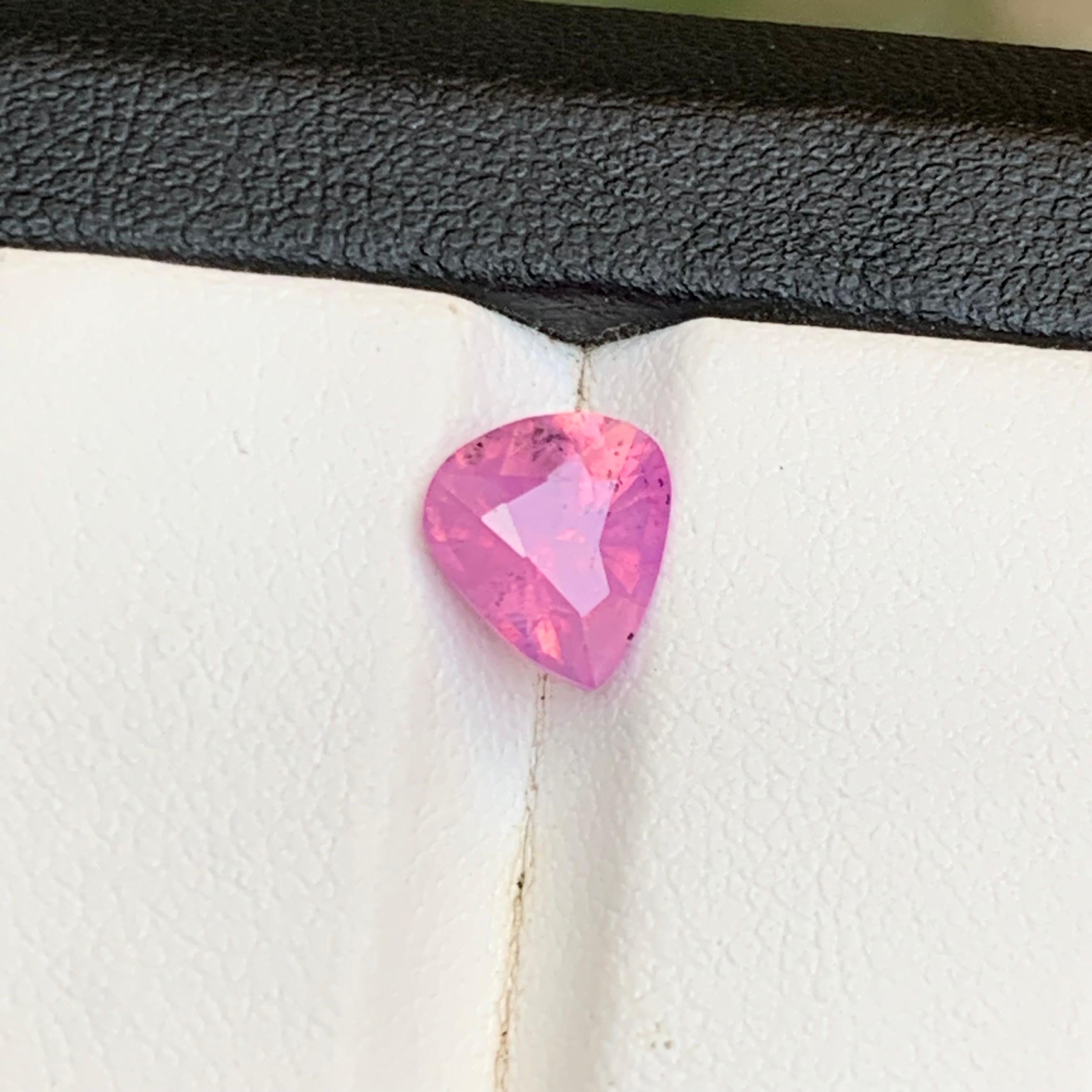 Zaffiro rosa violaceo naturale certificato con taglio a pera da 1,95 carati per anello in vendita 1