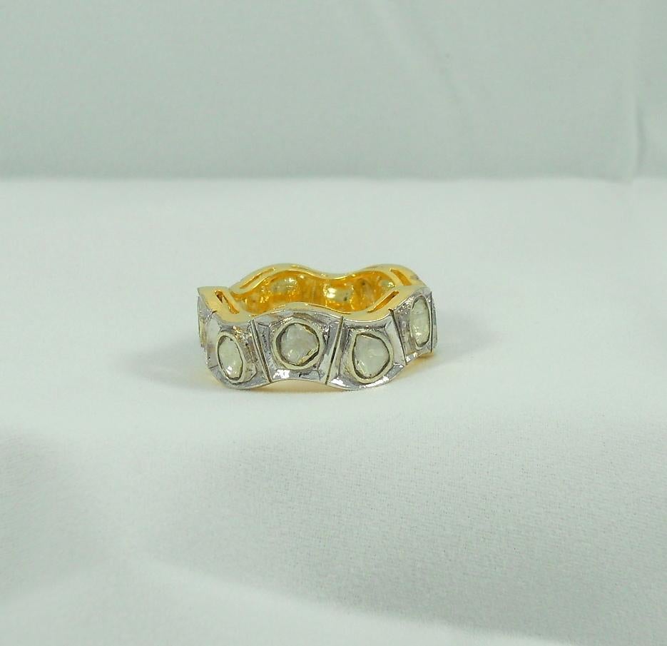 Anello eternità con diamante naturale non tagliato a zig zag in argento sterling placcato oro In condizioni Nuovo in vendita a Delhi, DL