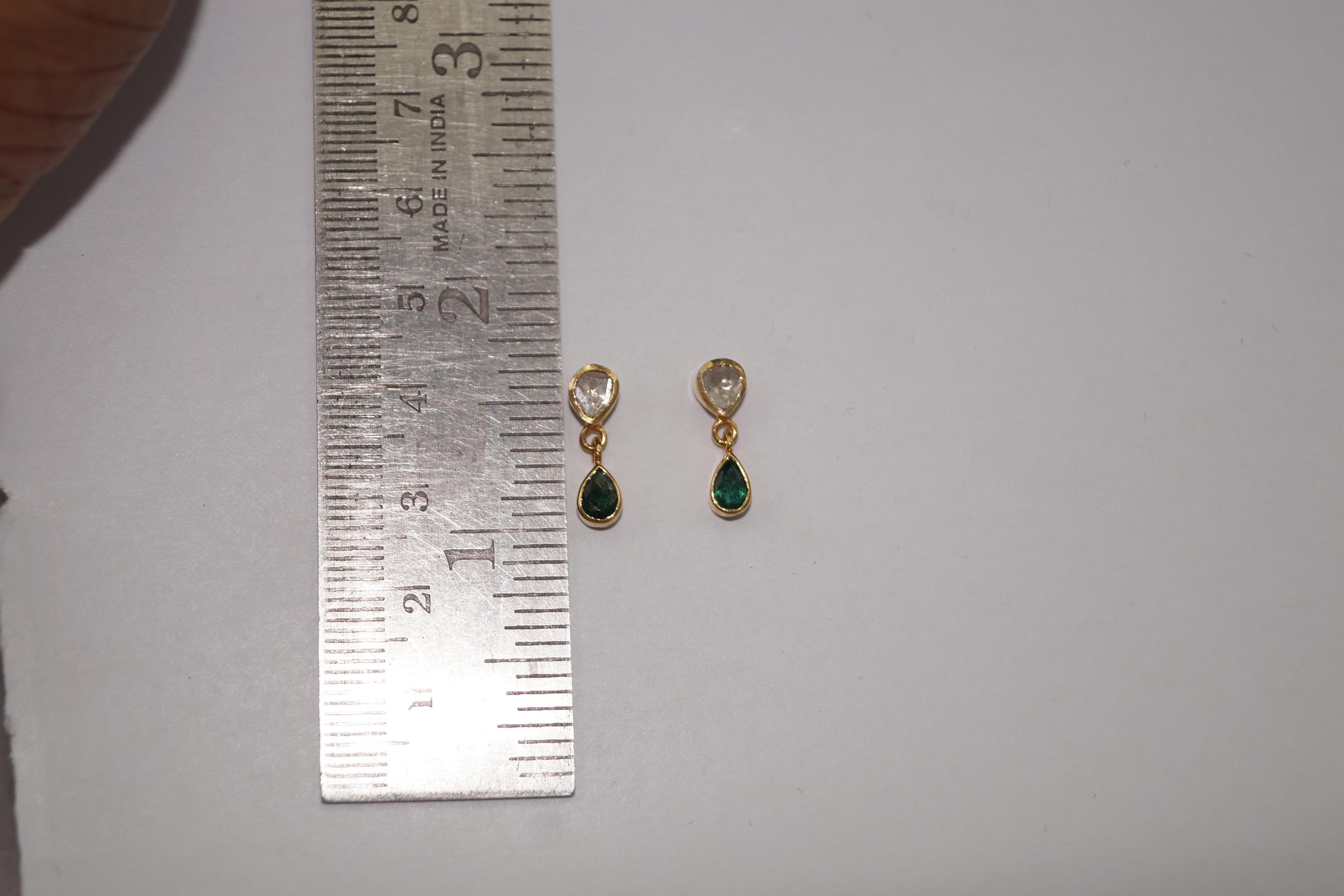 Certified natural real uncut diamonds sterling silver emerald drop earrings In New Condition For Sale In Delhi, DL