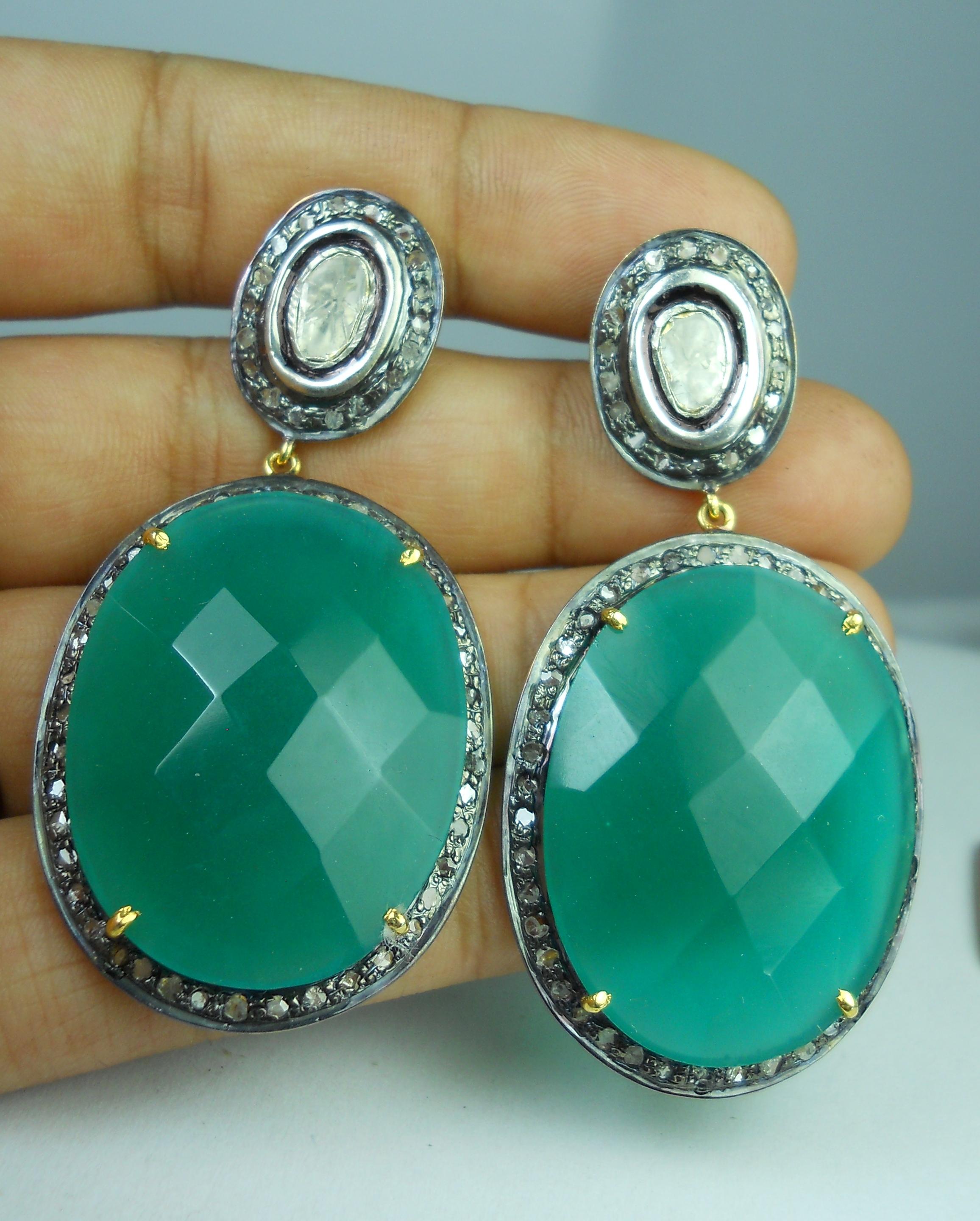 Boucles d'oreilles en argent sterling avec des diamants naturels certifiés et non taillés, de couleur vert émeraude. en vente 4