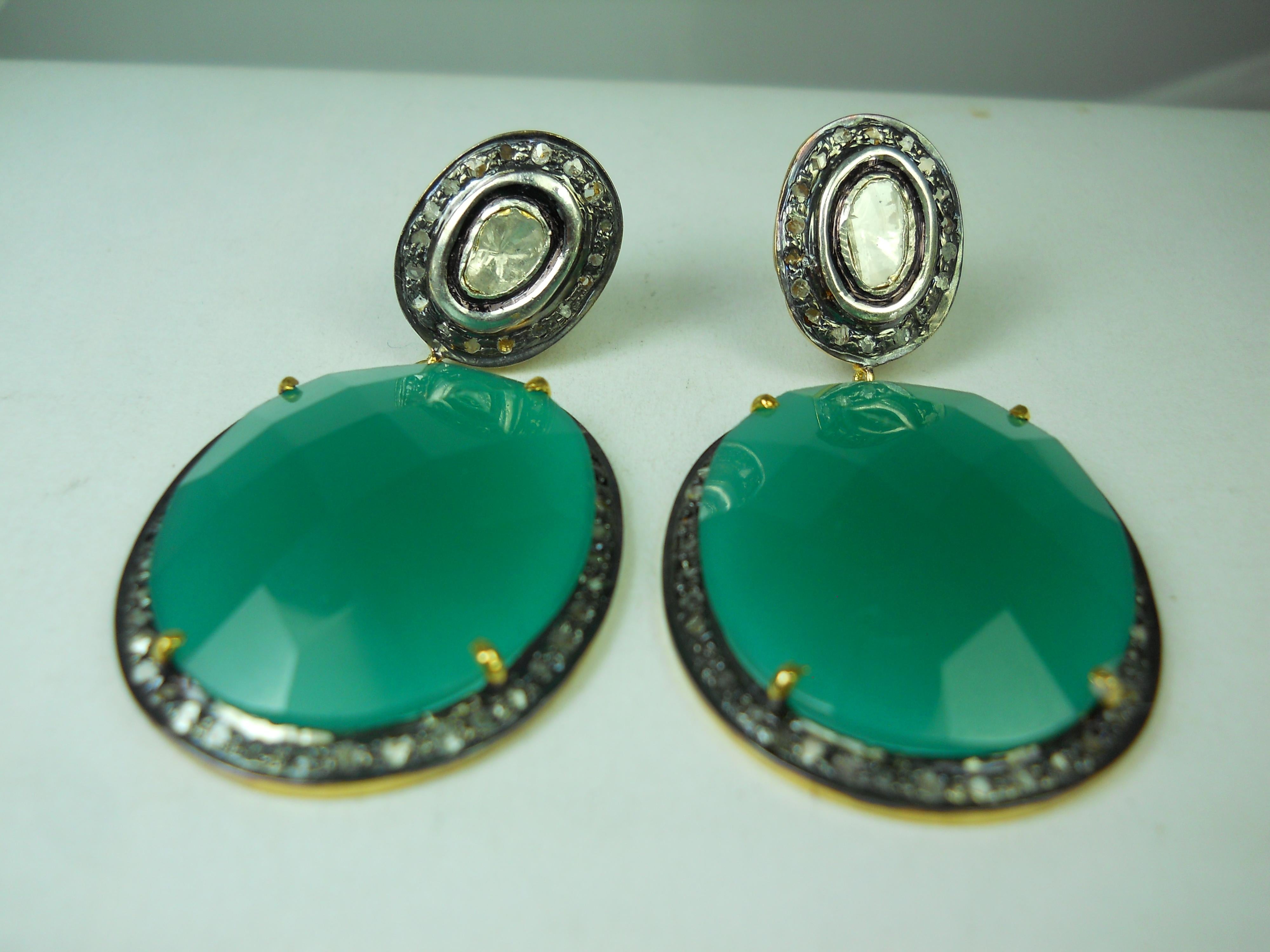 Boucles d'oreilles en argent sterling avec des diamants naturels certifiés et non taillés, de couleur vert émeraude. en vente 3