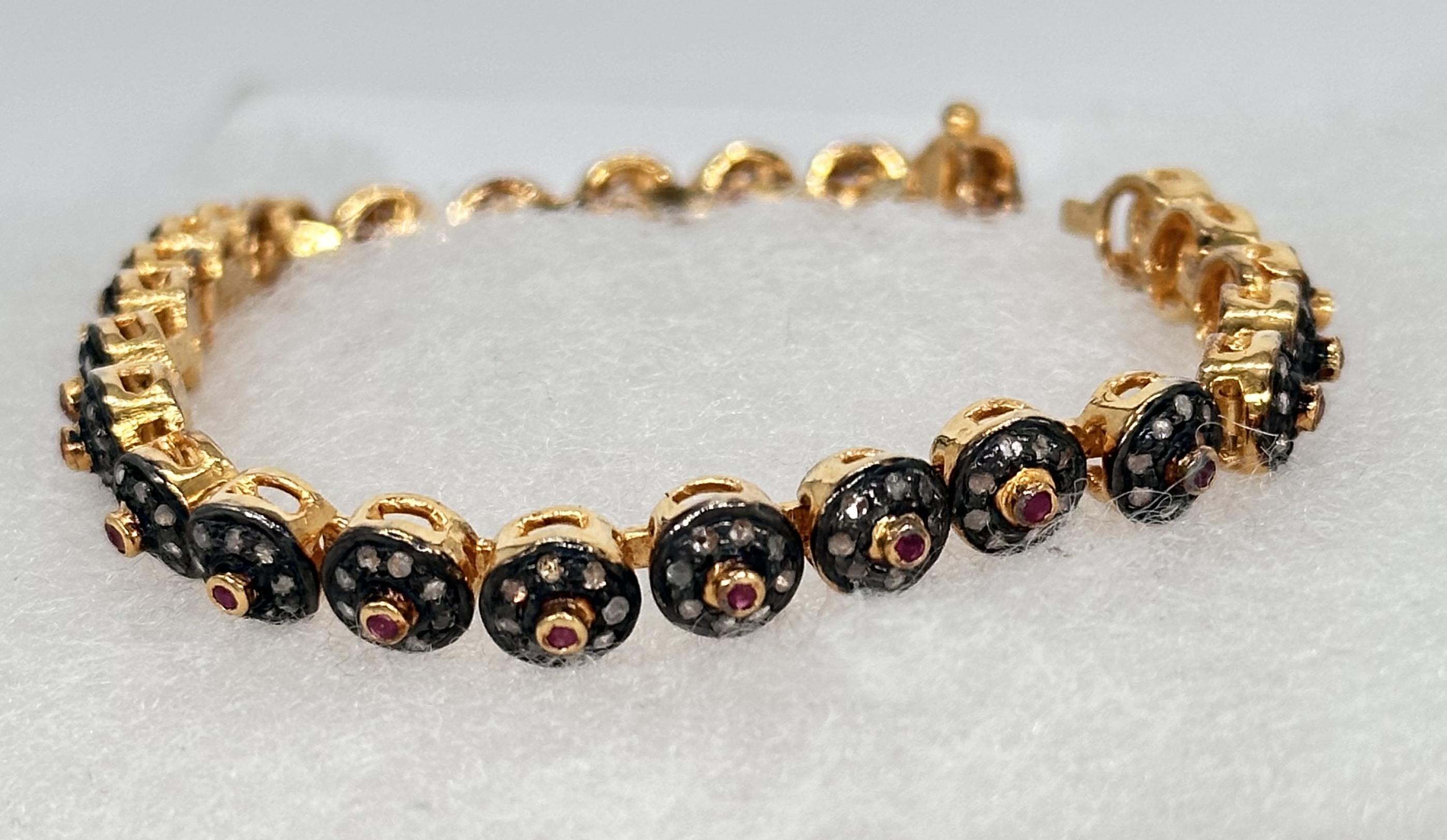 Zertifiziertes Silberarmband mit natürlichen Diamanten im Rosenschliff Rubin Gelbgold vergoldet Silber im Angebot 1