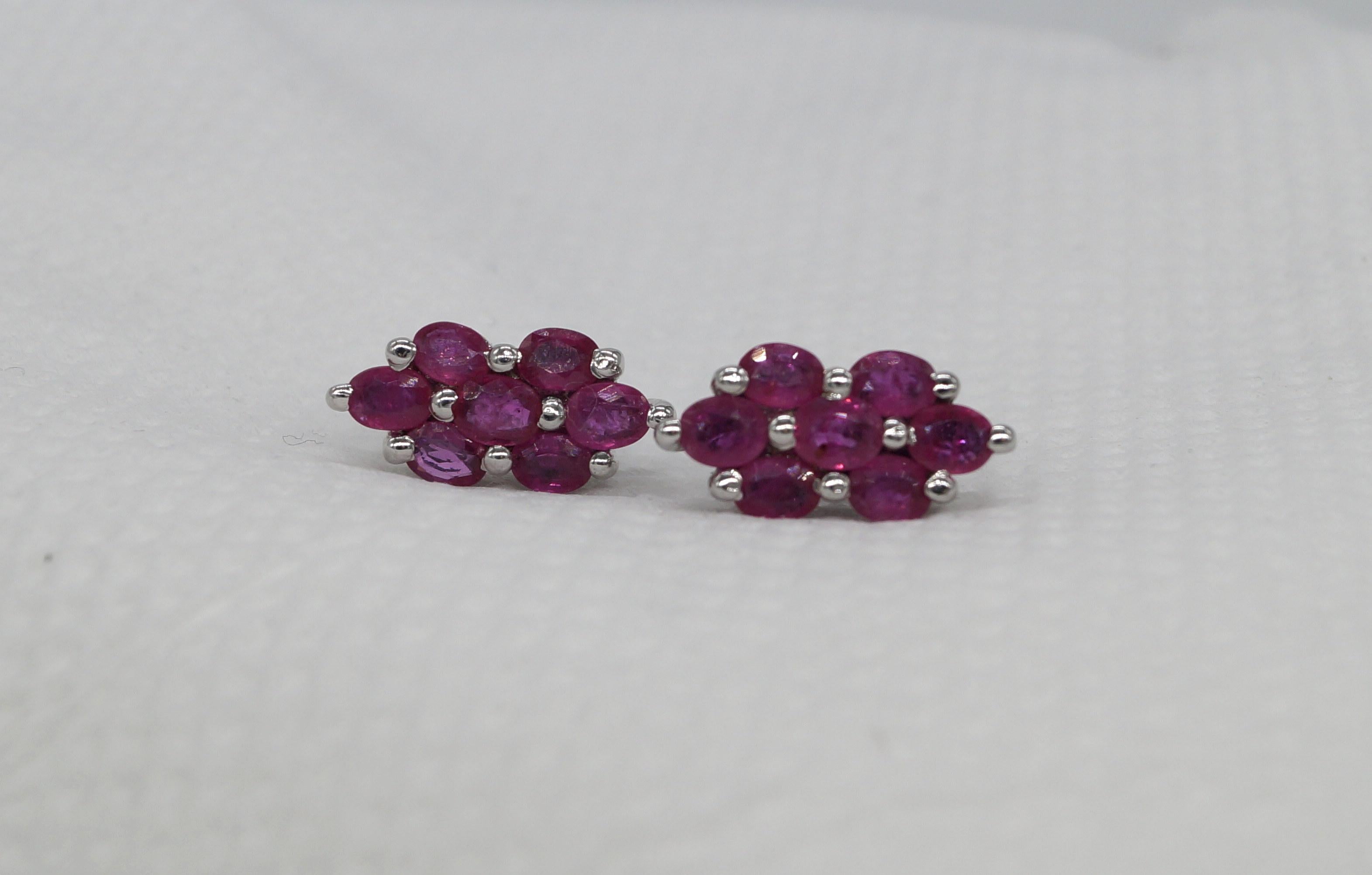 Certified Natural Ruby Sterling silver Studs white gold-plated Earring Studs In New Condition For Sale In Delhi, DL