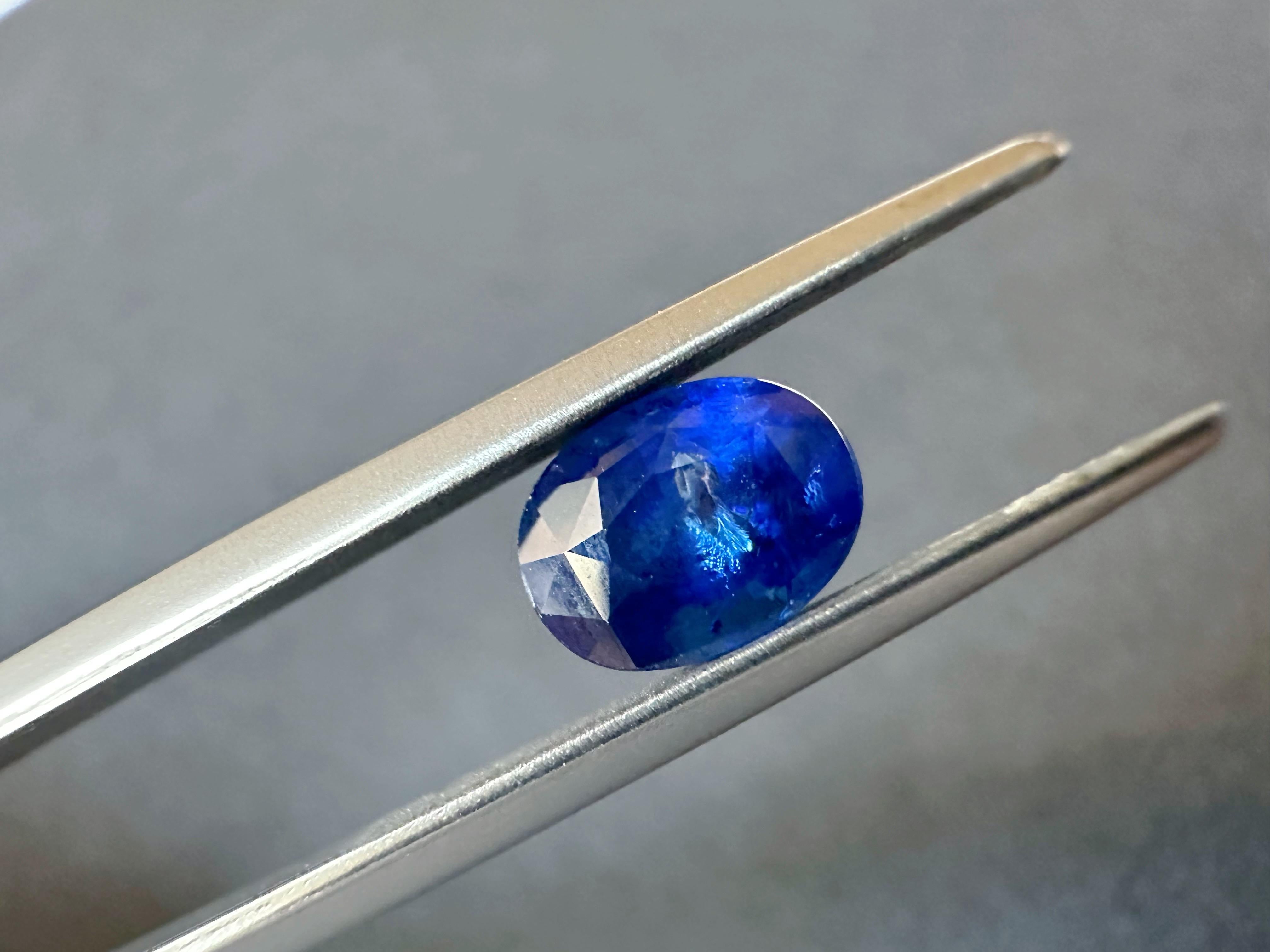 Il s'agit d'un magnifique saphir bleu royal en vrac pour la fabrication de bijoux, en particulier pour la création d'une bague pour la personne aimée. 

◆ PIERRE PREMIÈRE : Saphir naturel
◆ COULEUR : Bleu royal (comme indiqué dans le certificat)
◆