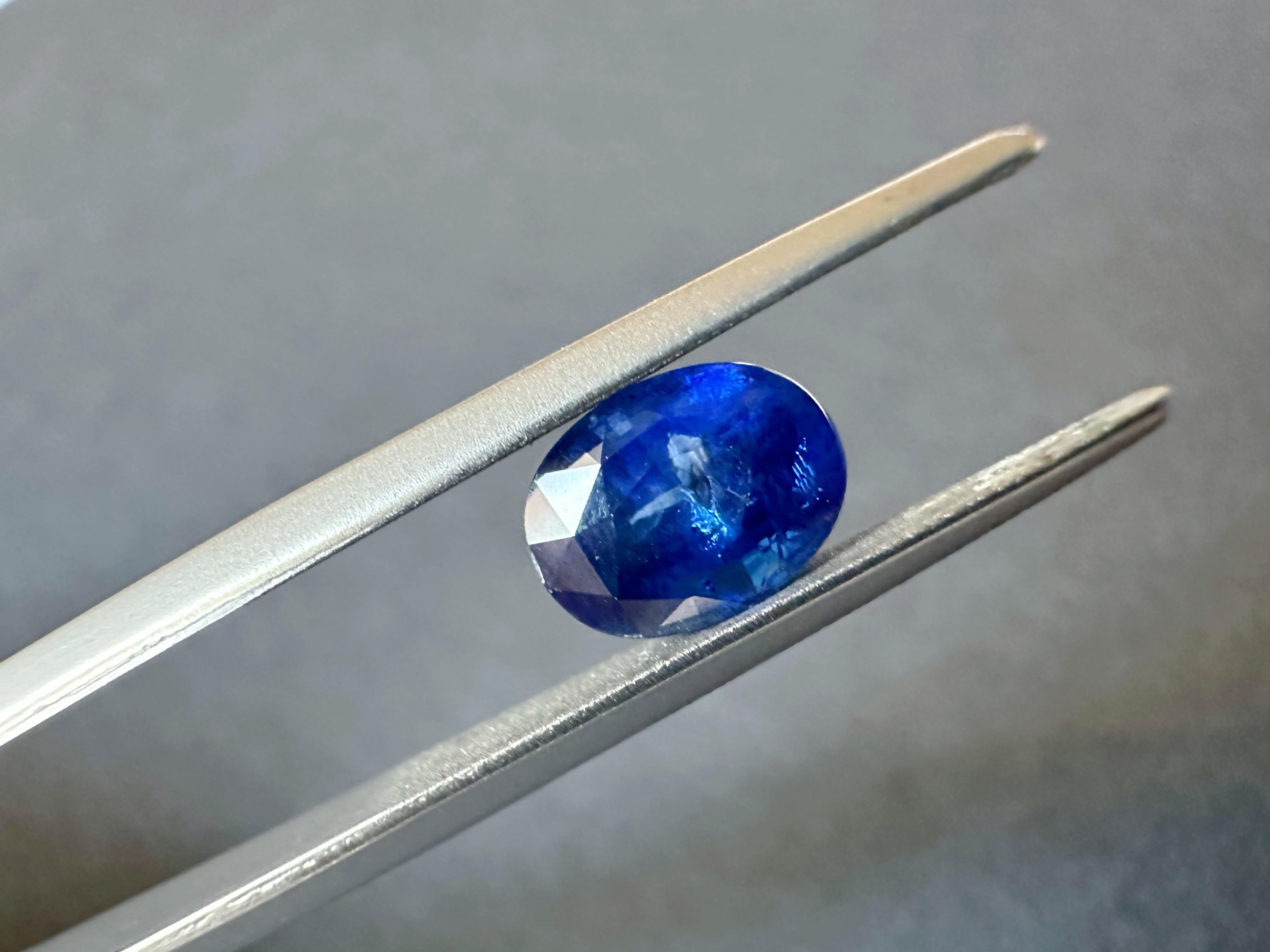 Artisan Saphir bleu royal du Sri Lanka certifié naturel, pierre en vrac pour bague ou bijou en vente