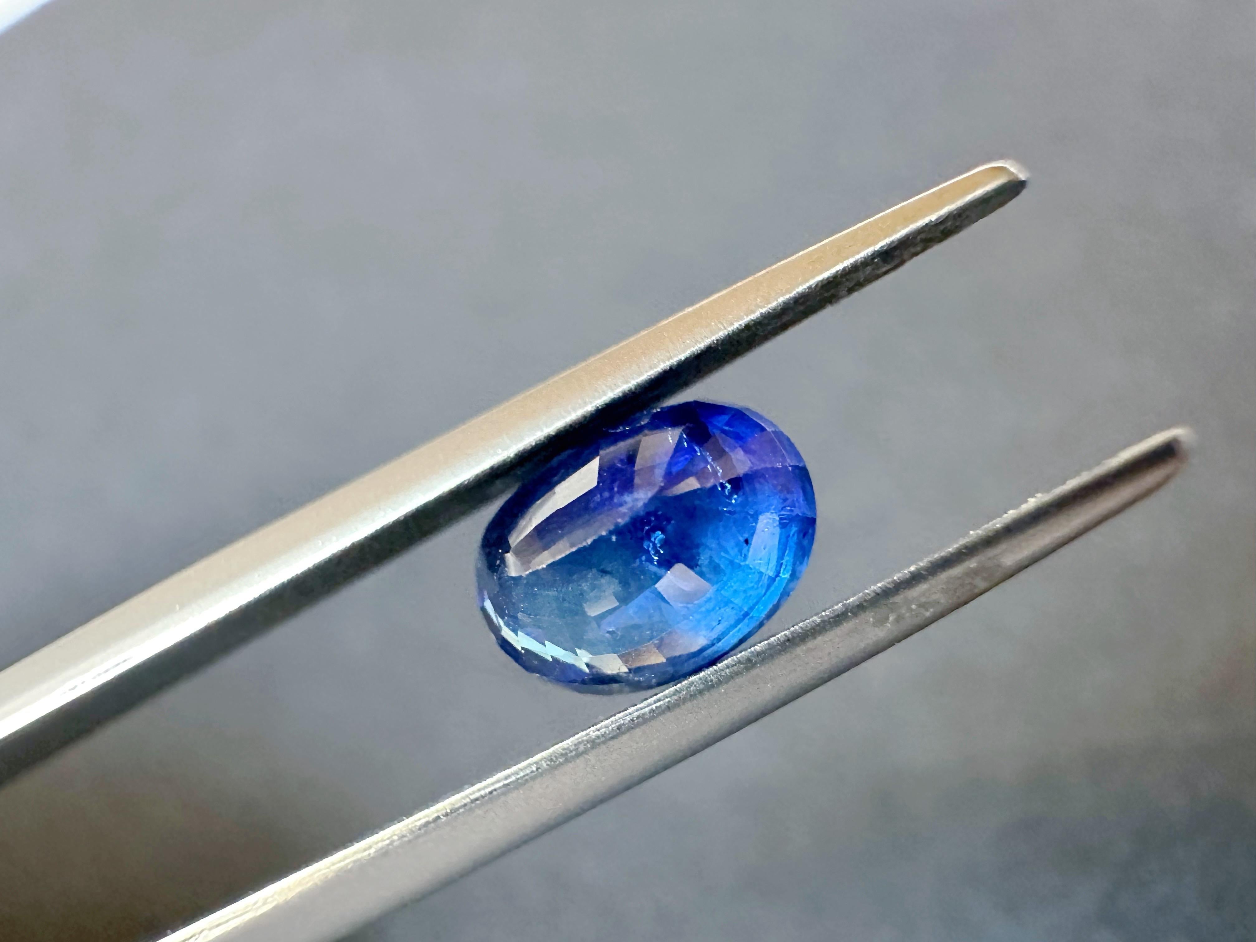 Saphir bleu royal du Sri Lanka certifié naturel, pierre en vrac pour bague ou bijou en vente 1