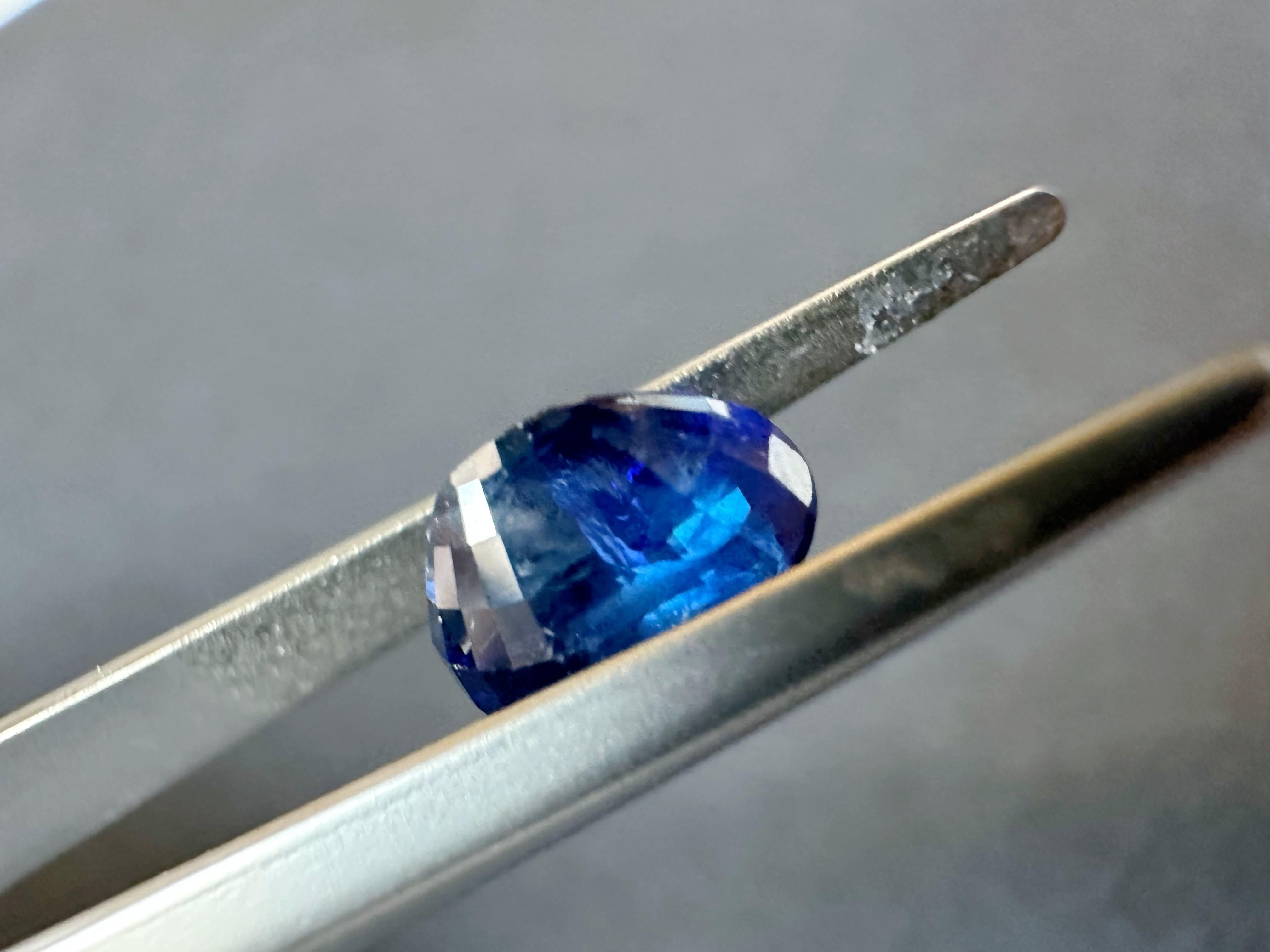 Saphir bleu royal du Sri Lanka certifié naturel, pierre en vrac pour bague ou bijou en vente 2