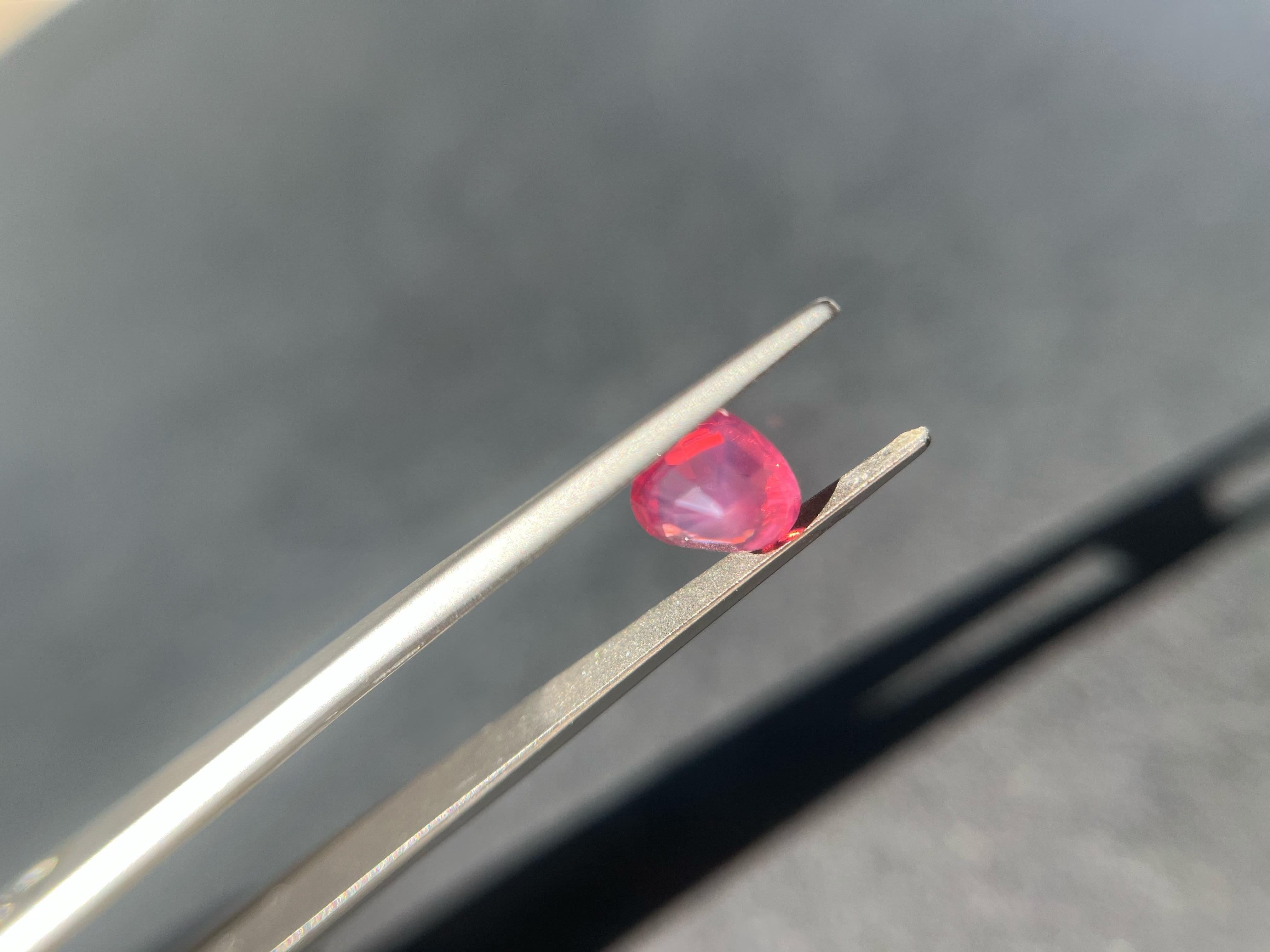 Gemme naturali certificate della Tanzania di colore rosa neon Mahenge Spinel a forma di cuore, sciolte. in vendita 2