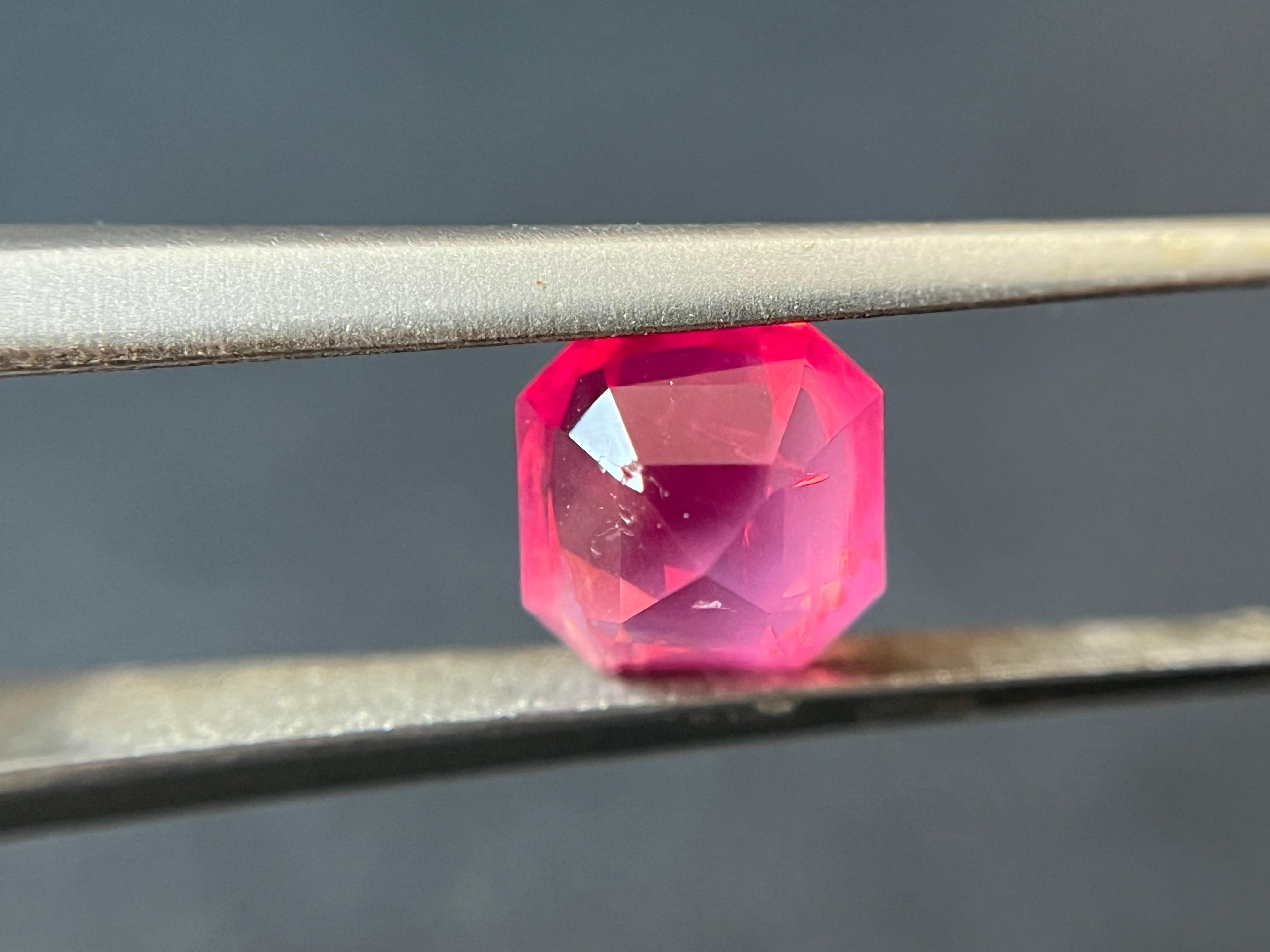 Spinello di Mahenge, taglio ottagonale, rosa arancione, certificato in Tanzania. in vendita 6