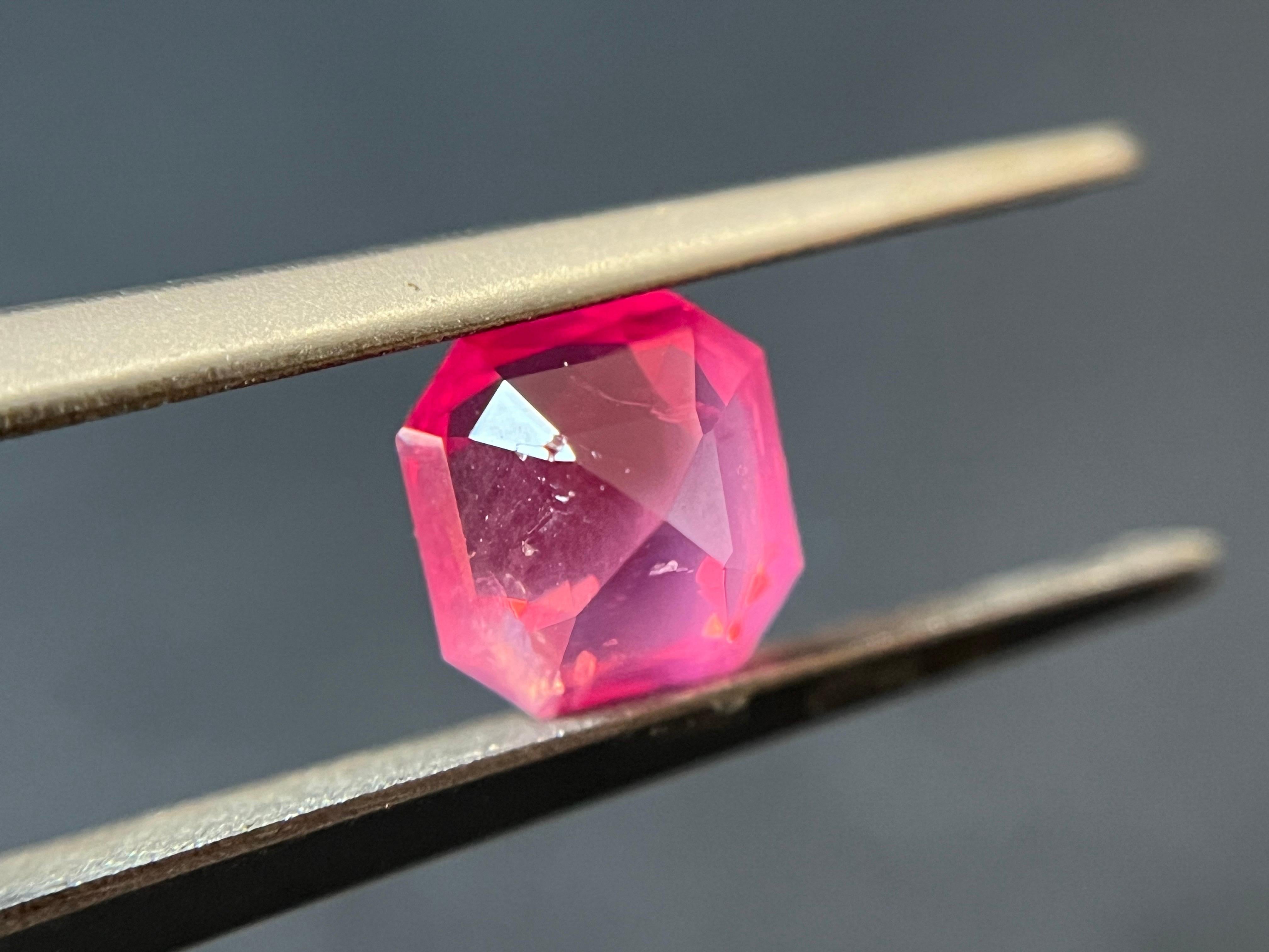 Spinello di Mahenge, taglio ottagonale, rosa arancione, certificato in Tanzania. in vendita 7