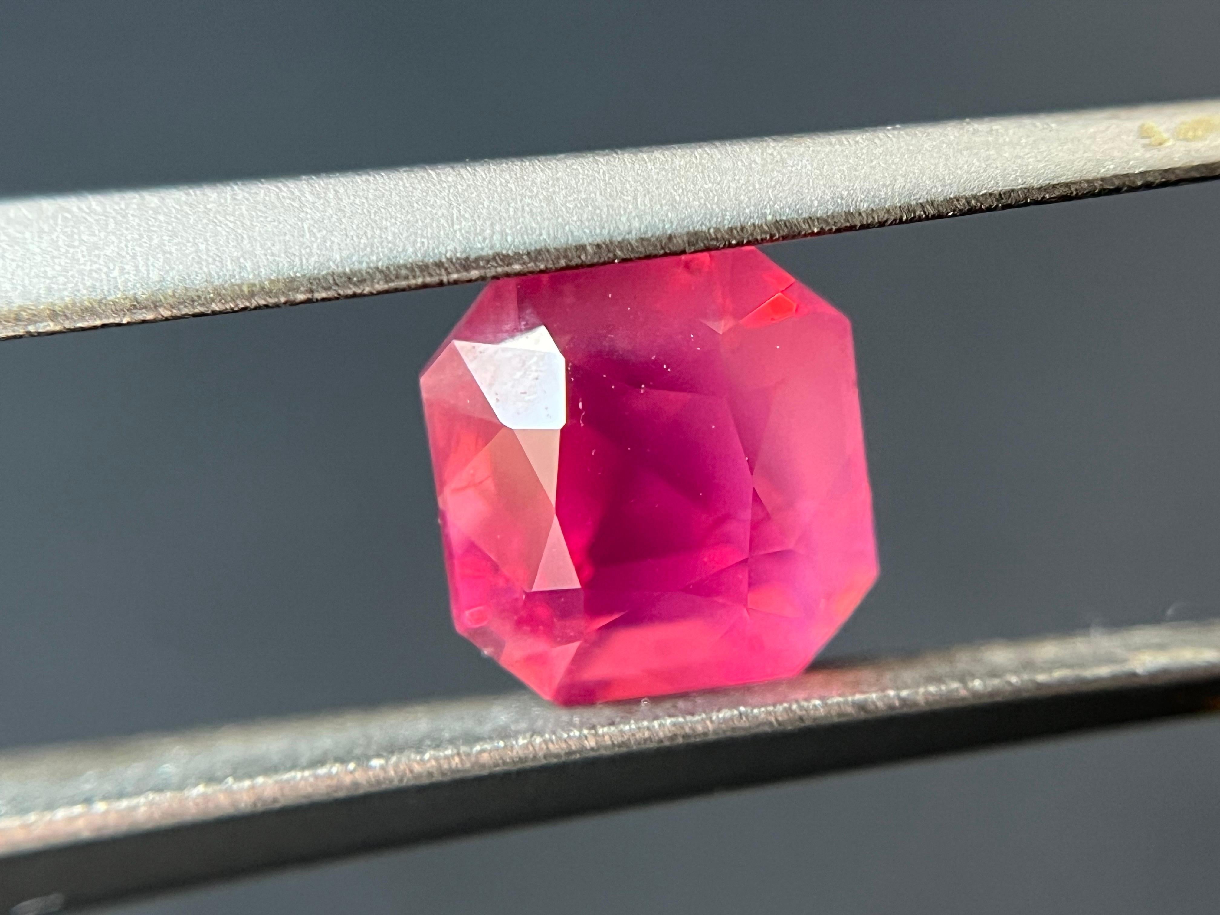 Spinello di Mahenge, taglio ottagonale, rosa arancione, certificato in Tanzania. in vendita 10