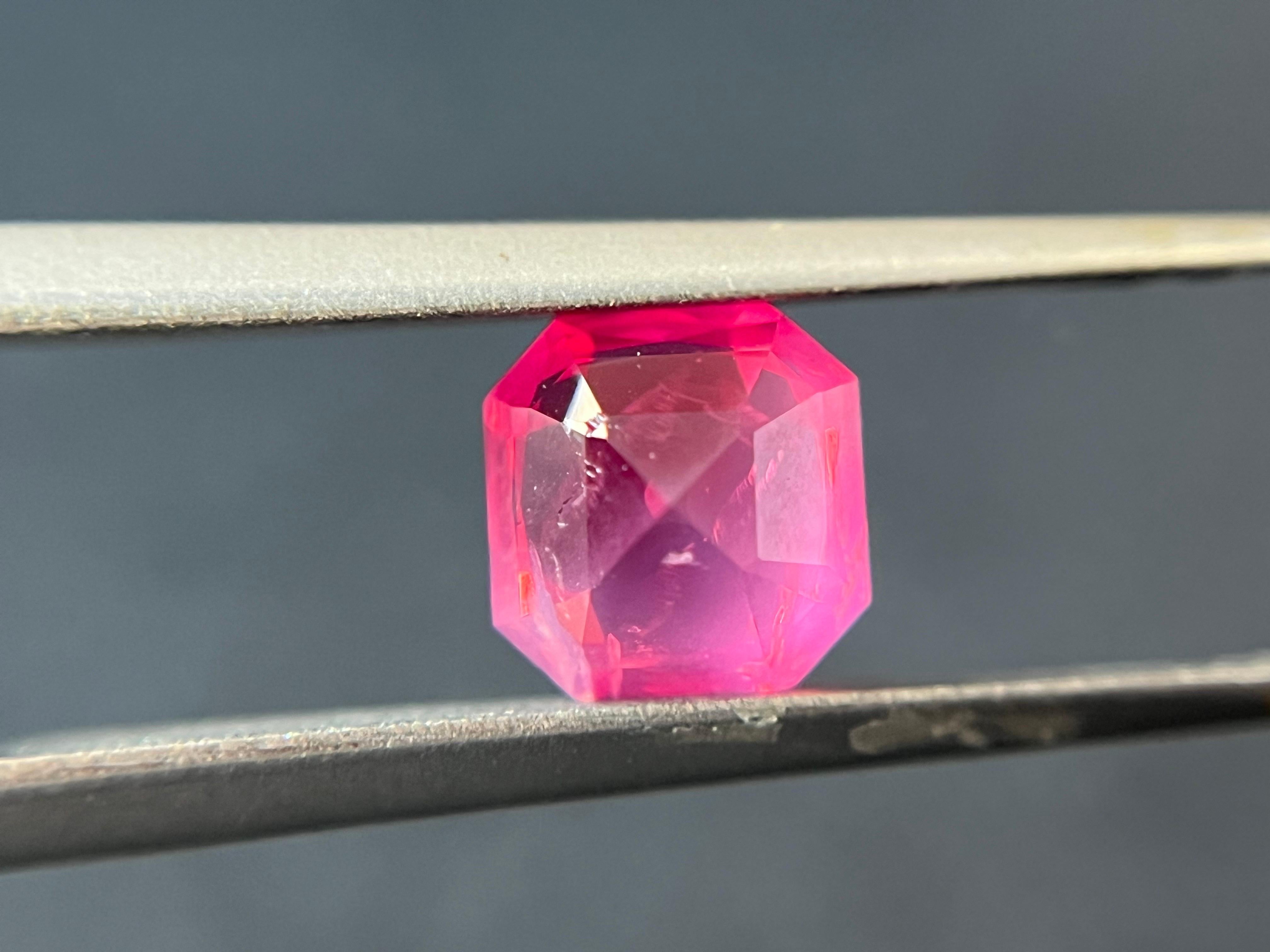 Spinello di Mahenge, taglio ottagonale, rosa arancione, certificato in Tanzania. in vendita 12