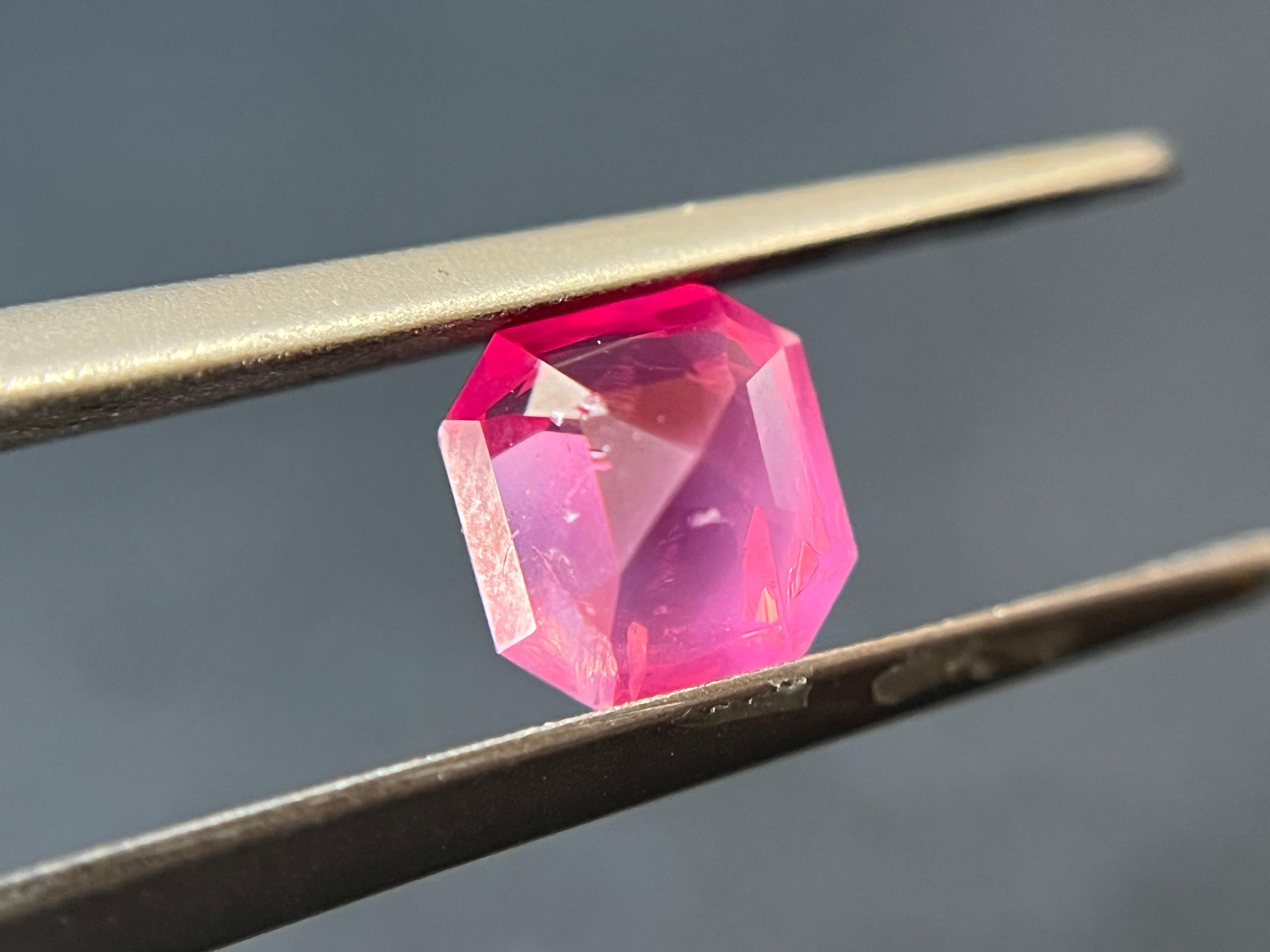 Spinello di Mahenge, taglio ottagonale, rosa arancione, certificato in Tanzania. in vendita 13