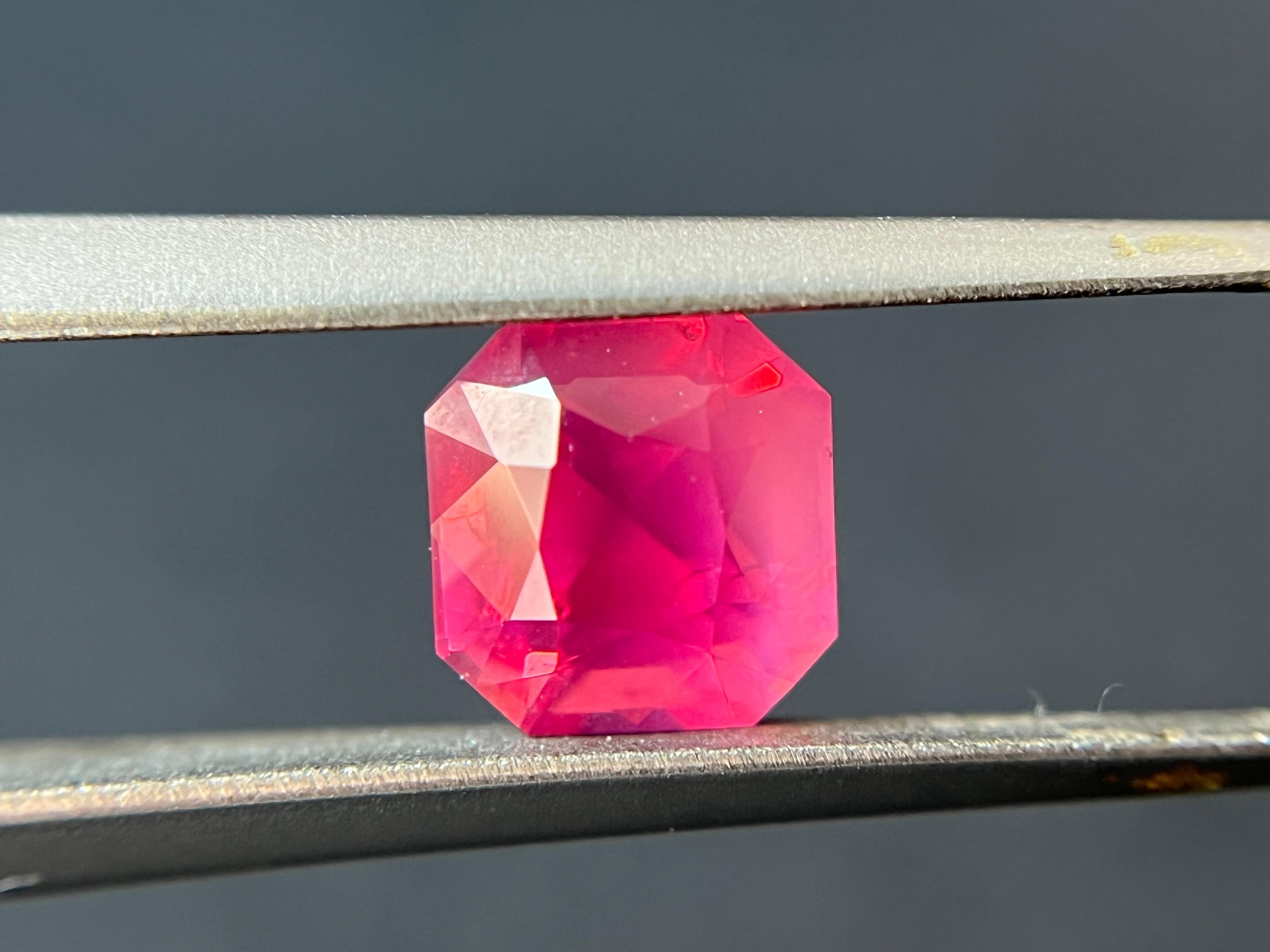 Artigiano Spinello di Mahenge, taglio ottagonale, rosa arancione, certificato in Tanzania. in vendita