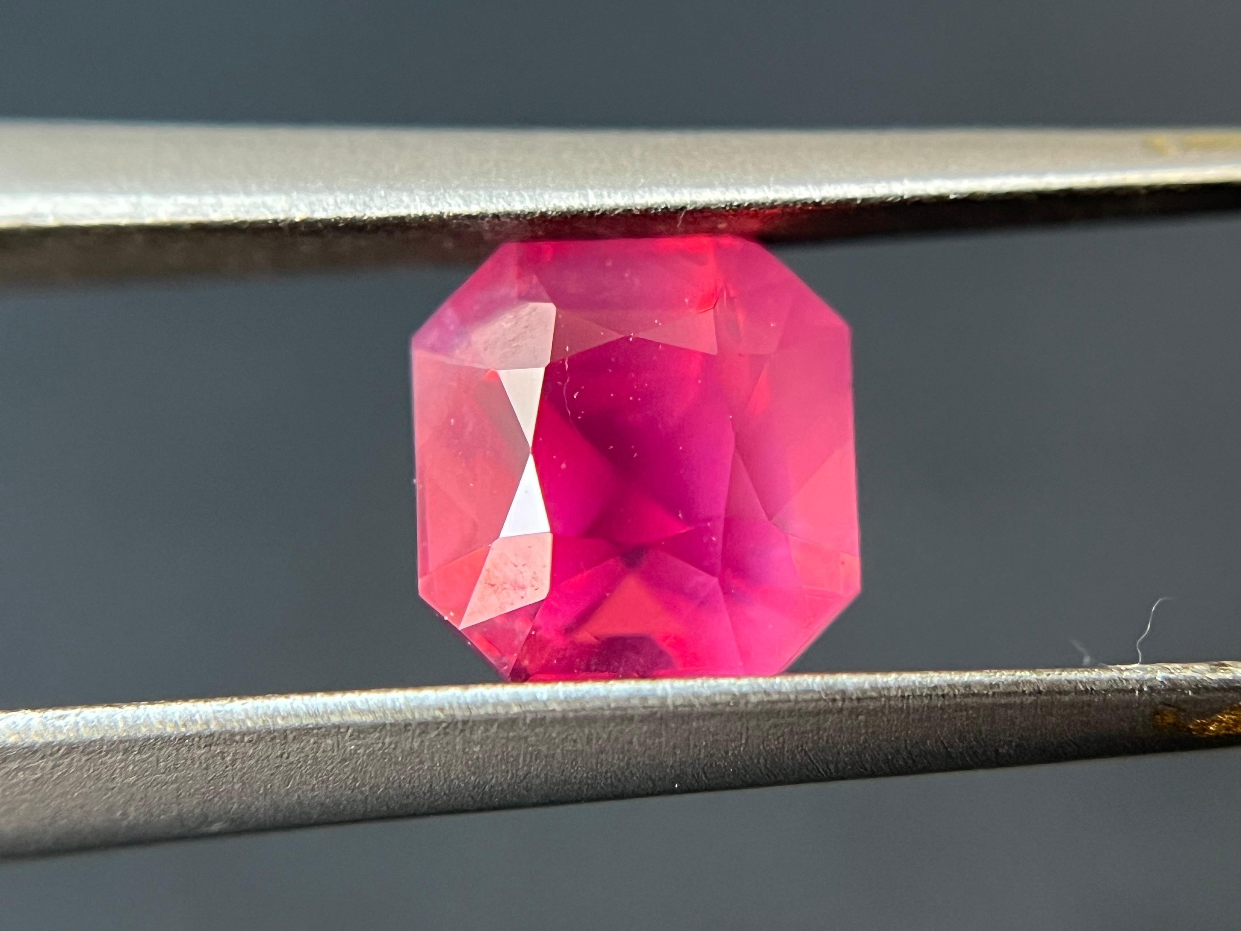 da uomo o donna Spinello di Mahenge, taglio ottagonale, rosa arancione, certificato in Tanzania. in vendita