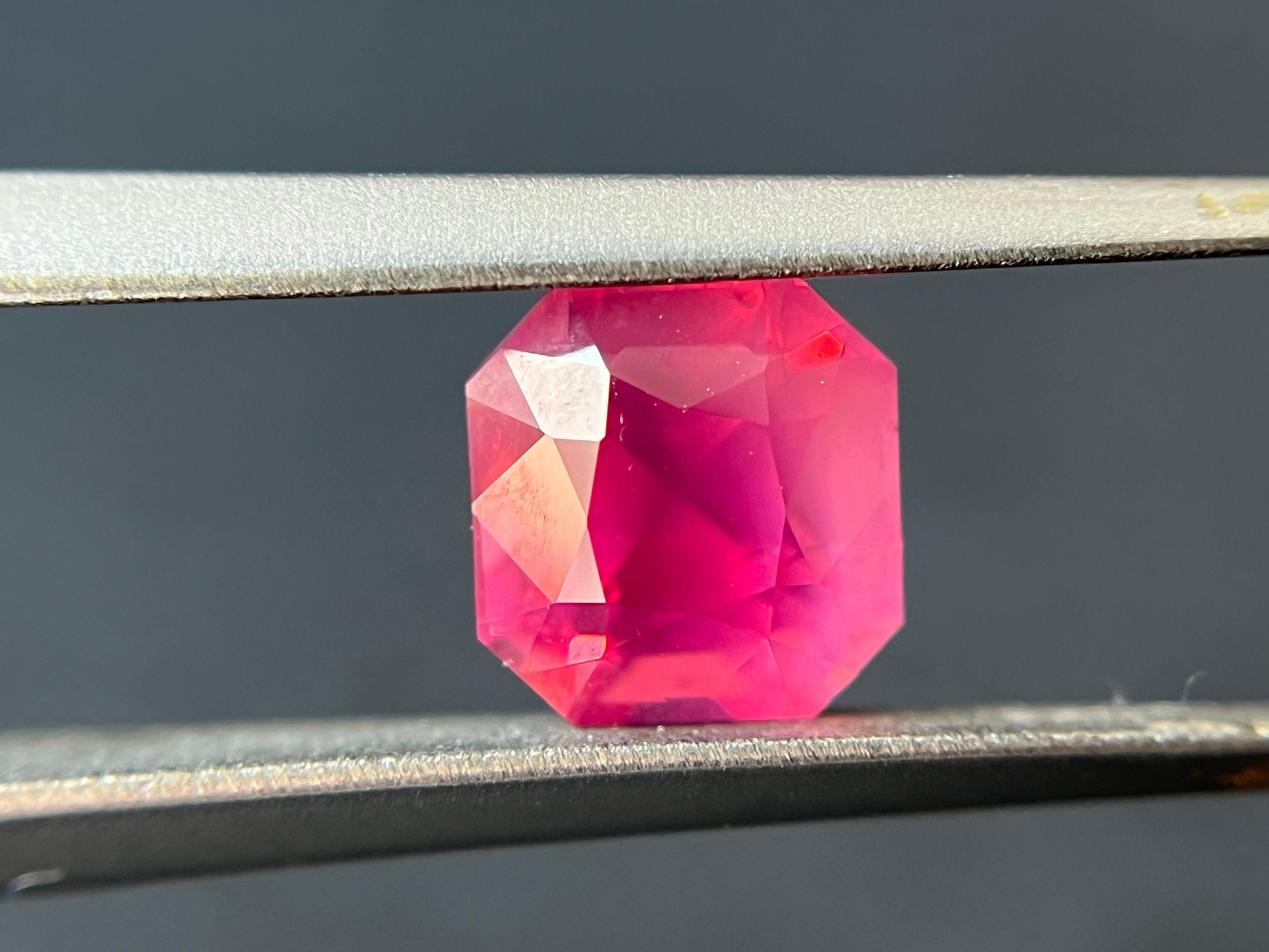 Spinello di Mahenge, taglio ottagonale, rosa arancione, certificato in Tanzania. in vendita 1