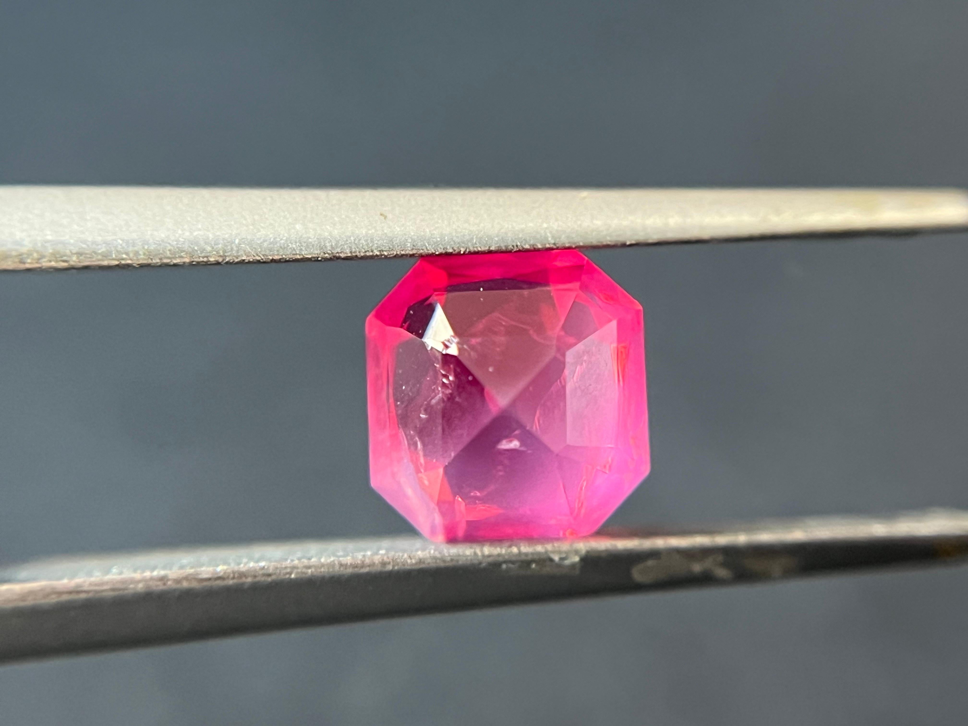 Spinello di Mahenge, taglio ottagonale, rosa arancione, certificato in Tanzania. in vendita 3