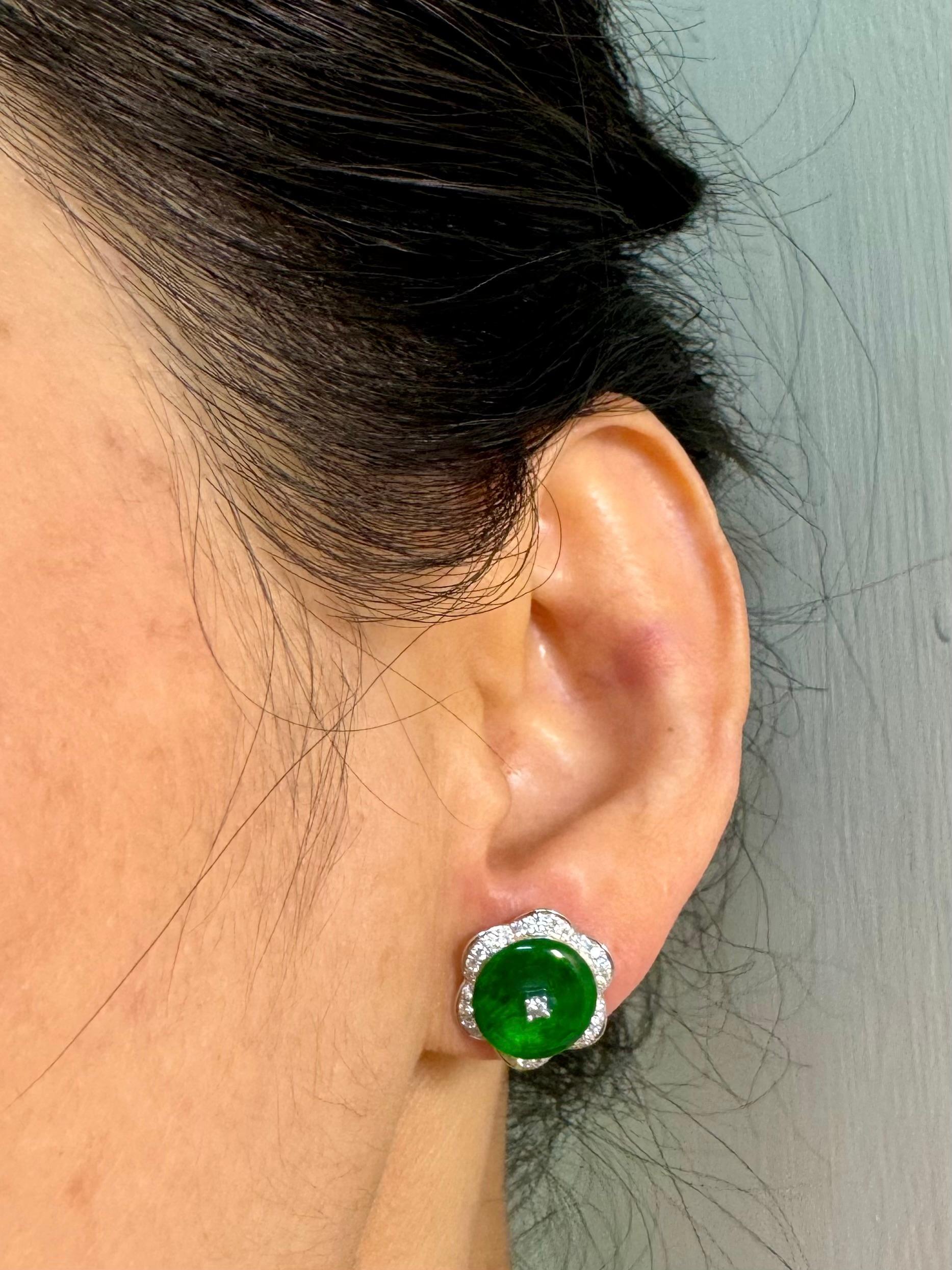 Please check out the HD video! Here is a nice pair of apple green Jade earrings. The diameter is about 15.3mm each. The earrings are set in 18k white gold and diamonds. There are approximately 0.55Cts of white diamonds that make up the wavy halo.