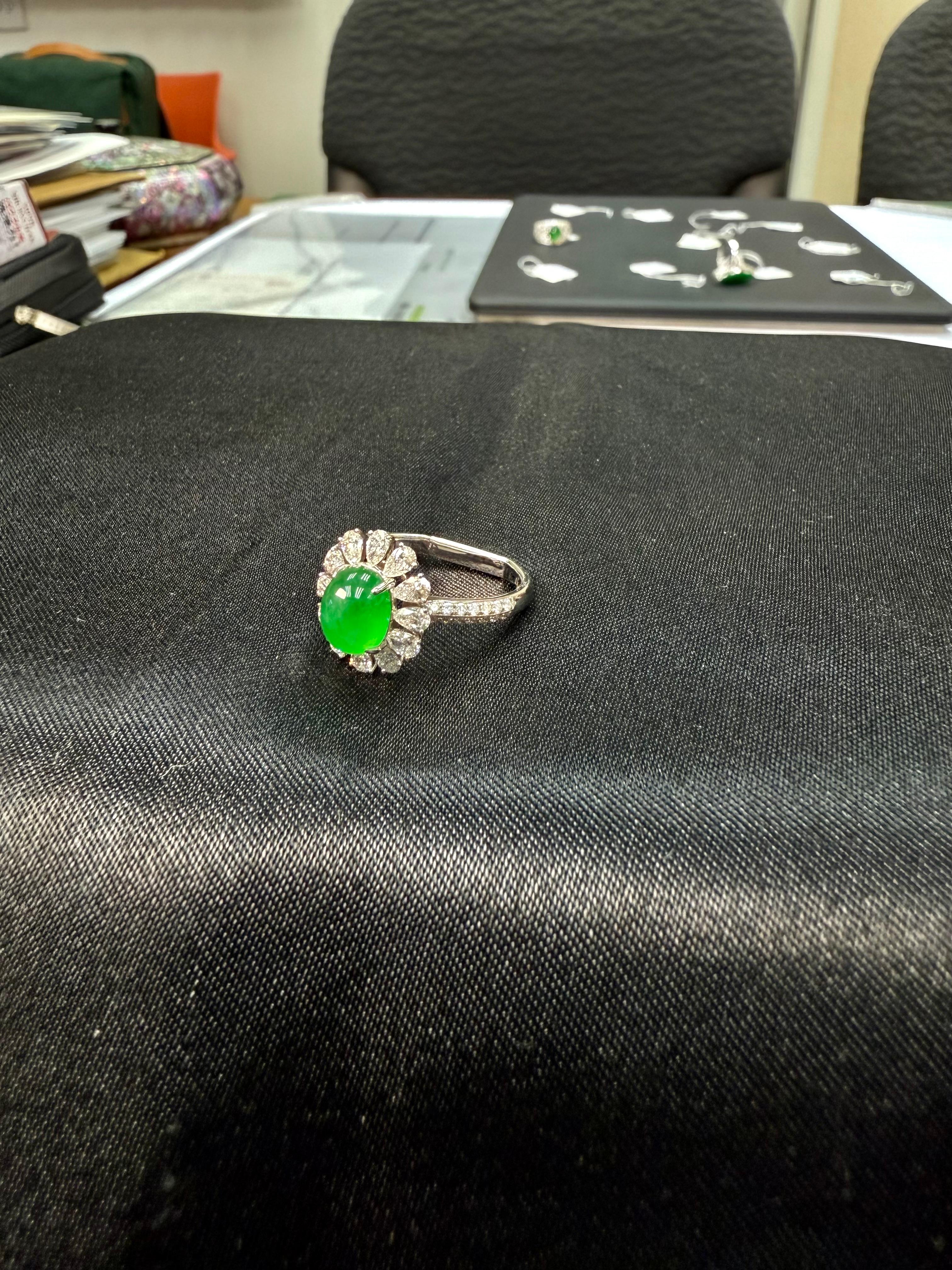 Cocktailring, zertifizierter natürlicher Typ A Jadeit Jade & Diamant, Apfelgrüne Farbe im Angebot 1