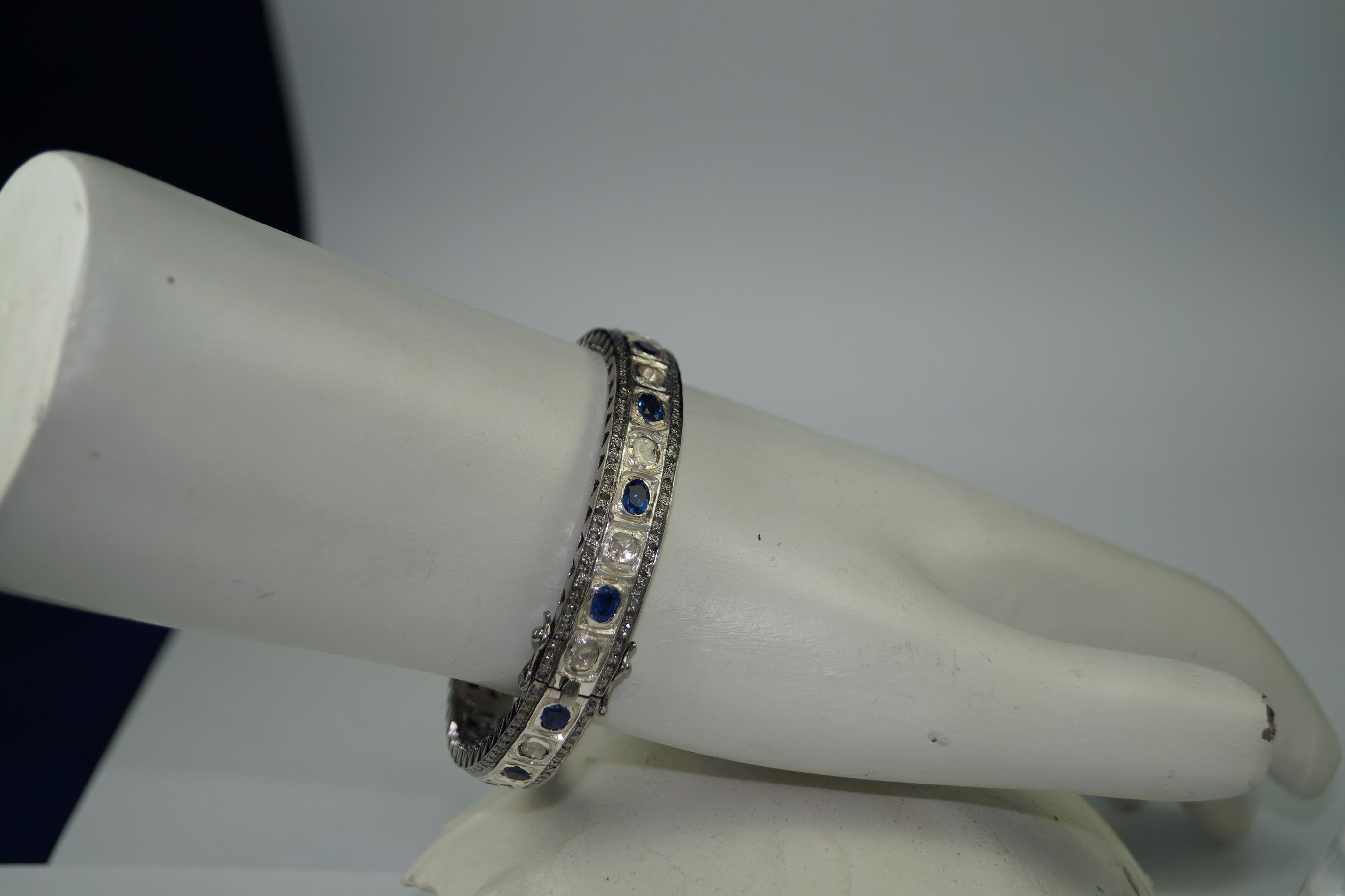 Certified natural uncut Diamonds blue sapphire oxidized sterling silver bracelet In New Condition For Sale In Delhi, DL