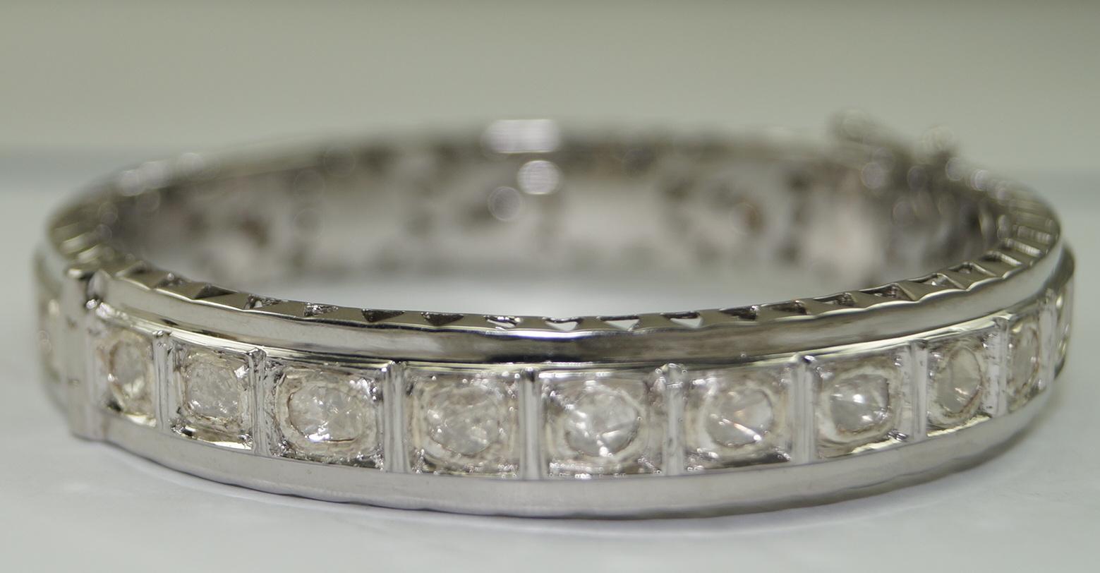 Uncut Certified natural uncut Diamonds shiny sterling silver hinged bracelet For Sale