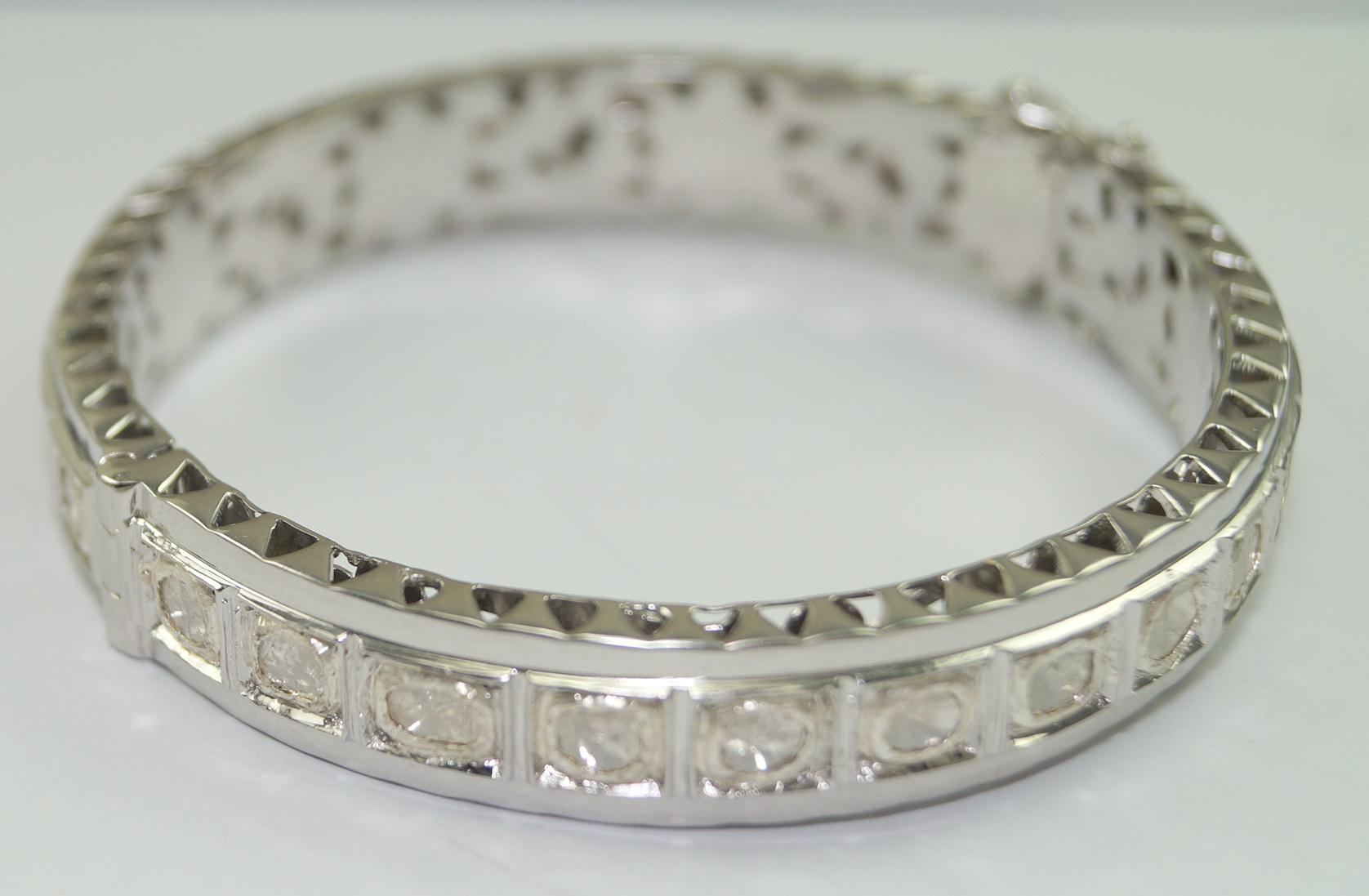Certified natural uncut Diamonds shiny sterling silver hinged bracelet For Sale 1
