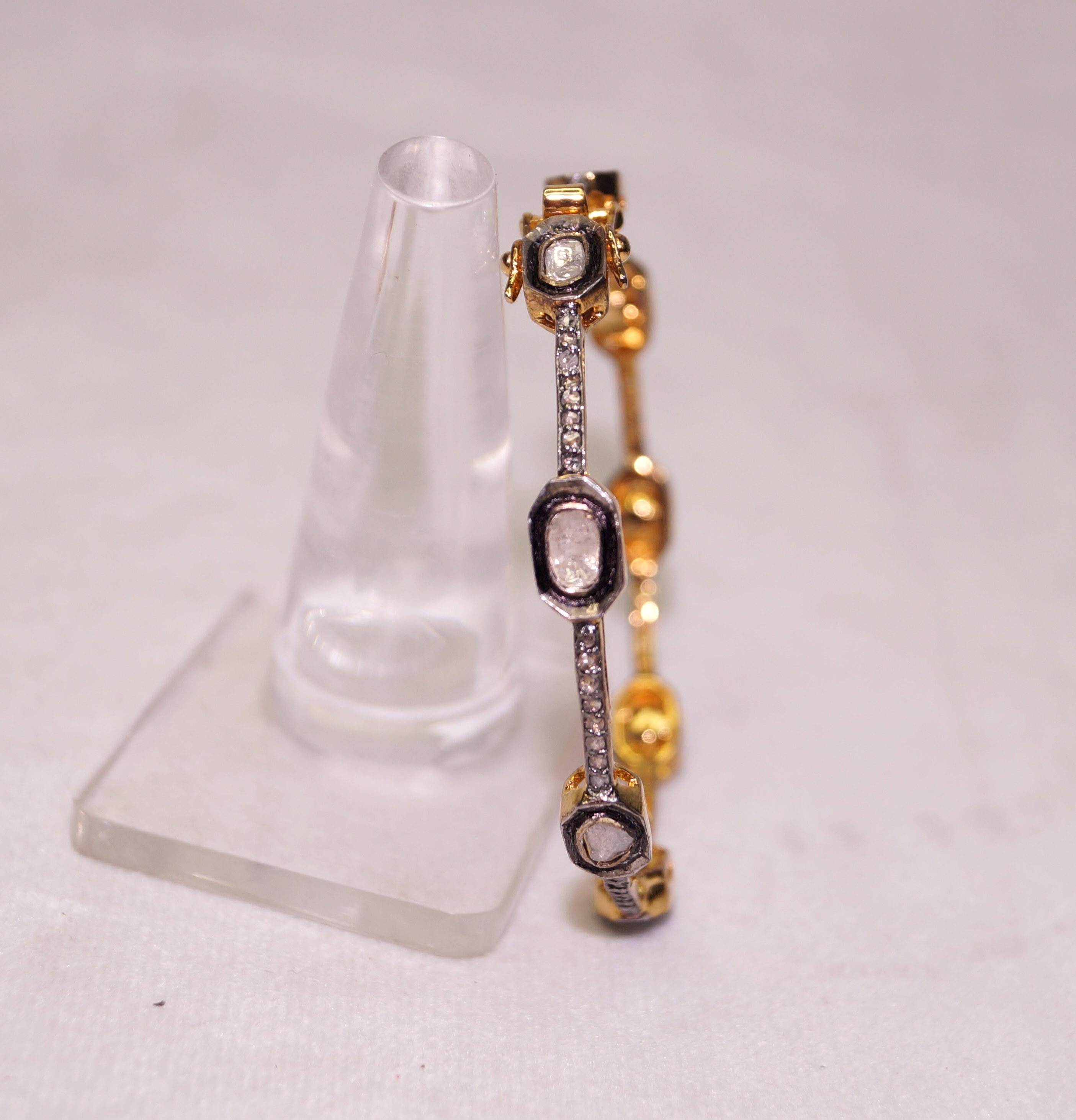 Gelbvergoldetes Silberarmband mit zertifizierten natürlichen ungeschliffenen Diamanten im Rosenschliff im Angebot 1