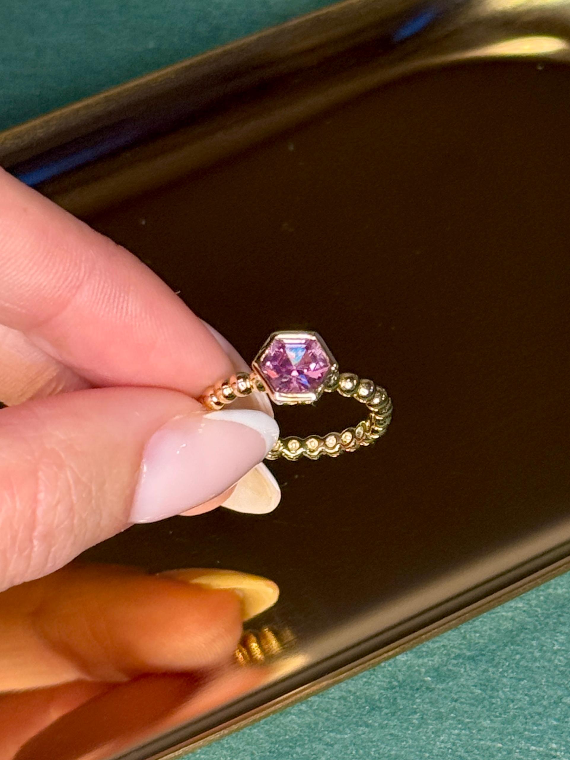 Anello esagonale con zaffiro rosa non riscaldato certificato Nature In condizioni Nuovo in vendita a London, GB