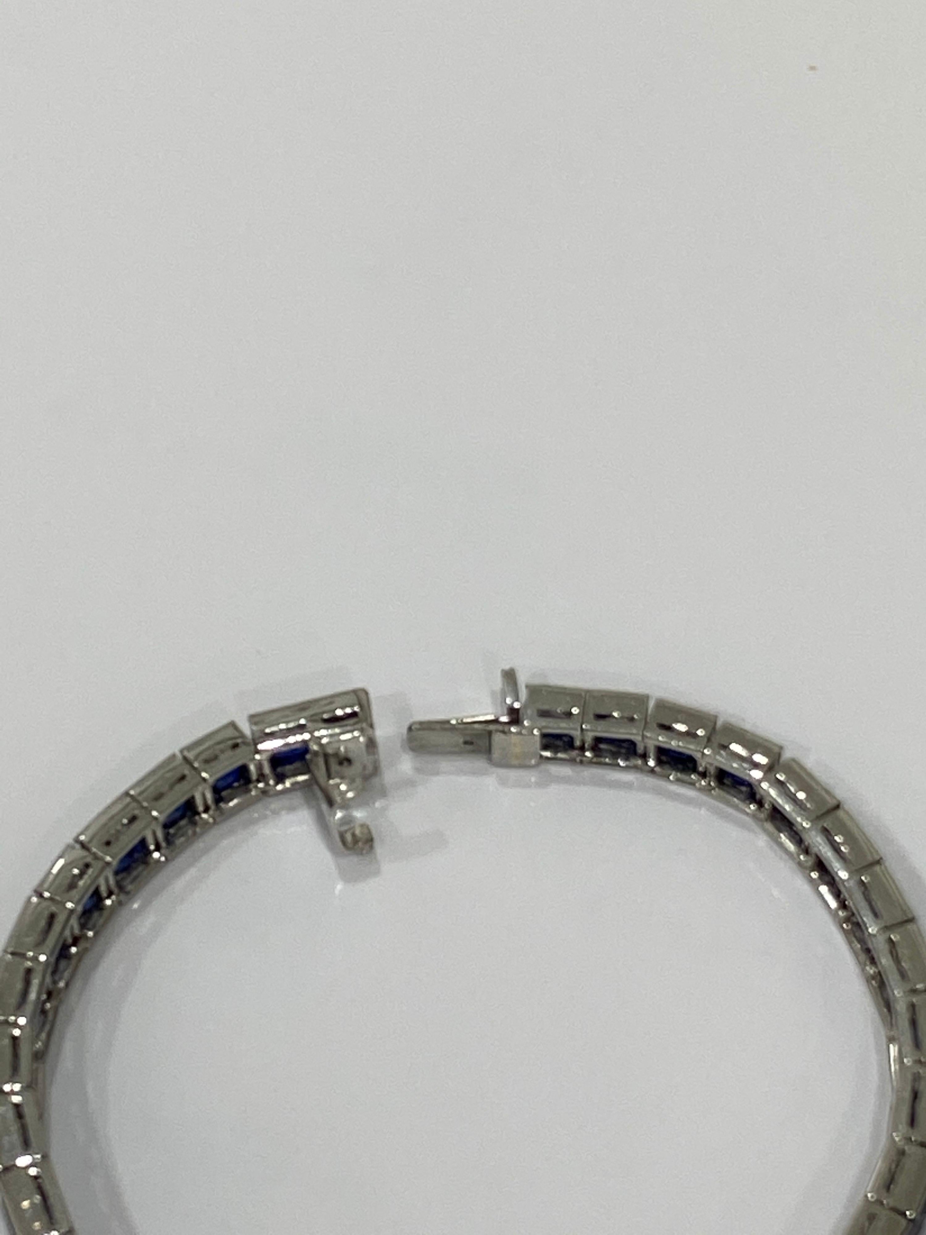 AGL Certified 16.5 Carat Unheated Sapphire Platinum Line Bracelet In Excellent Condition For Sale In New York, NY