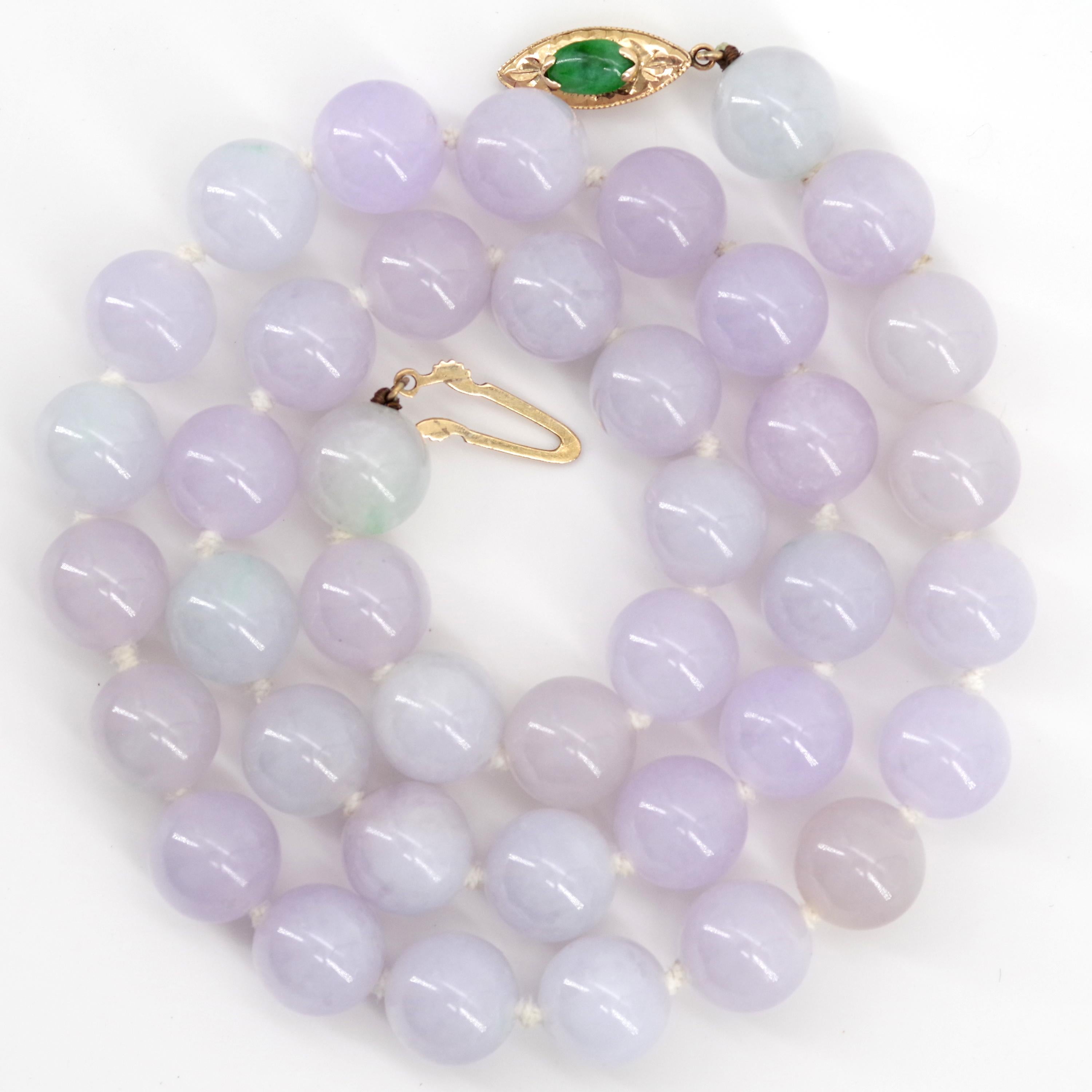 Lavender Jade Necklace from Midcentury Certified Untreated In Excellent Condition In Southbury, CT