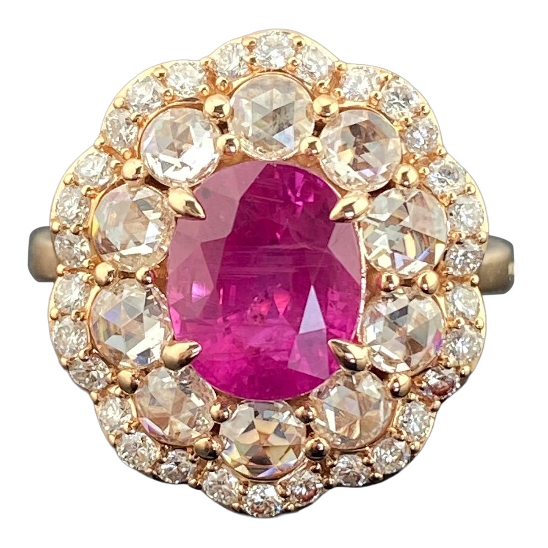 Anello con rubino vietnamita naturale certificato e cluster di diamanti in oro rosa 18 carati
