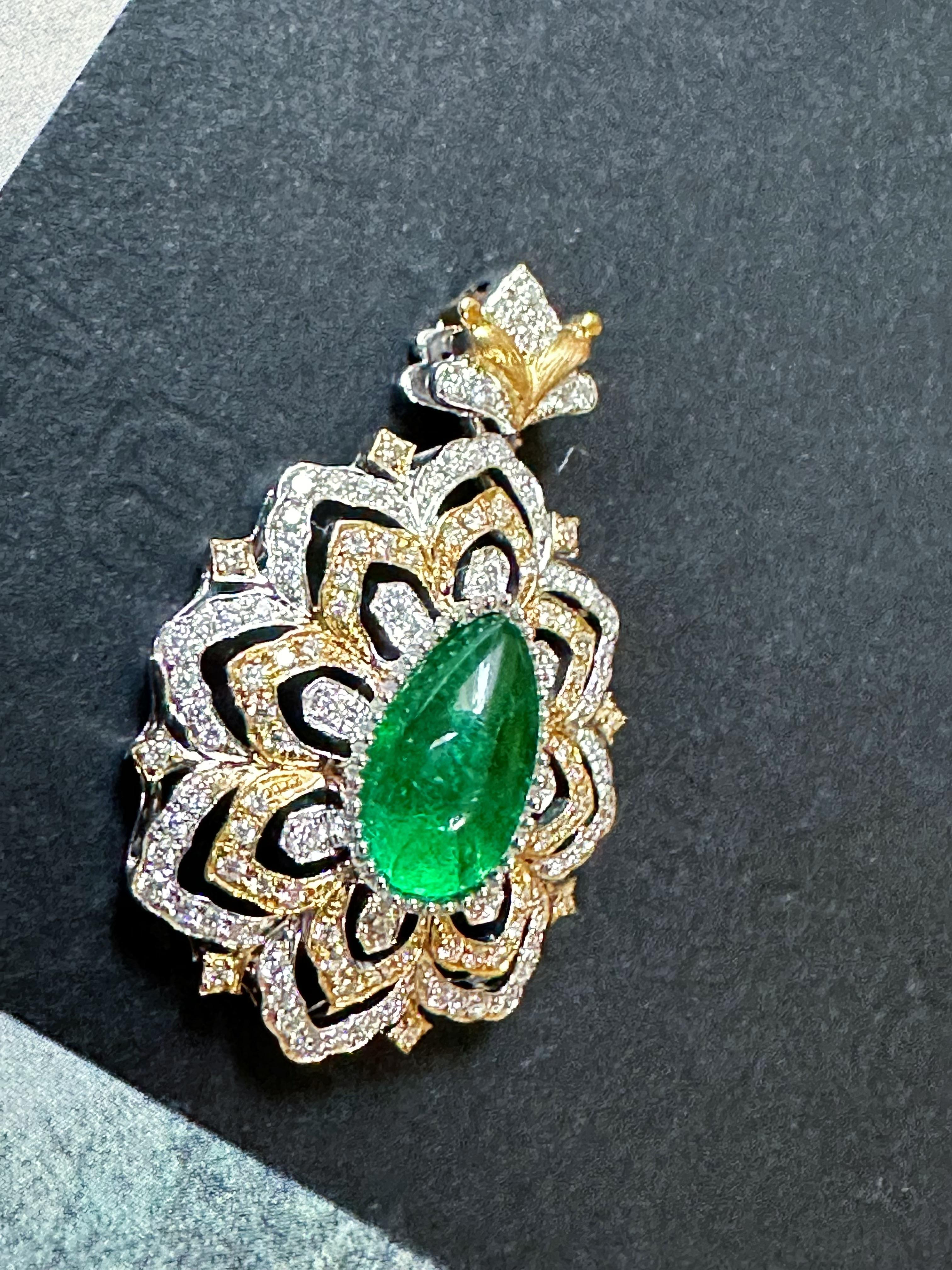 Ciondolo a forma di goccia di smeraldo naturale certificato di colore verde vivo in oro 14K e diamanti in vendita 7