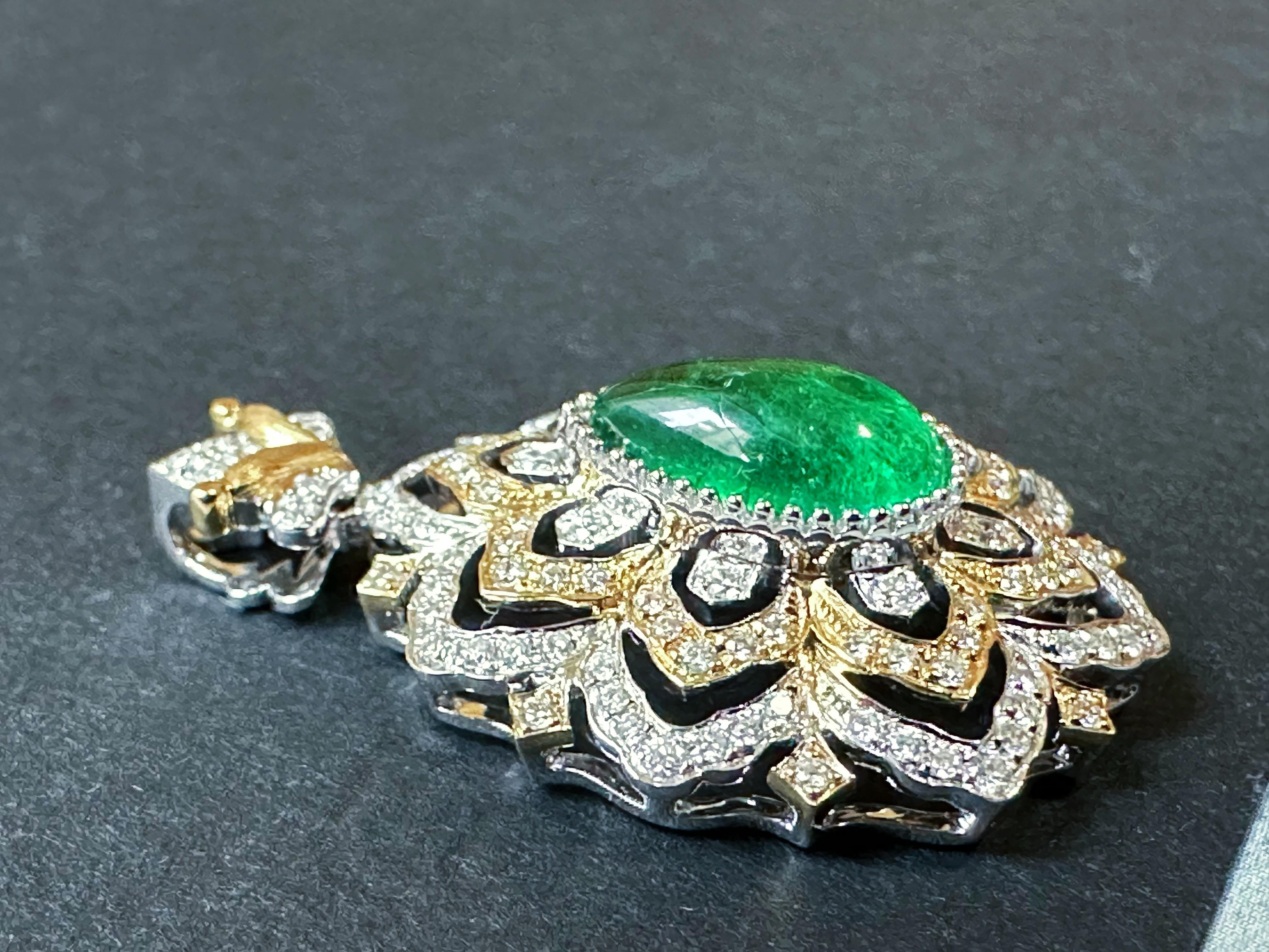 Ciondolo a forma di goccia di smeraldo naturale certificato di colore verde vivo in oro 14K e diamanti in vendita 8