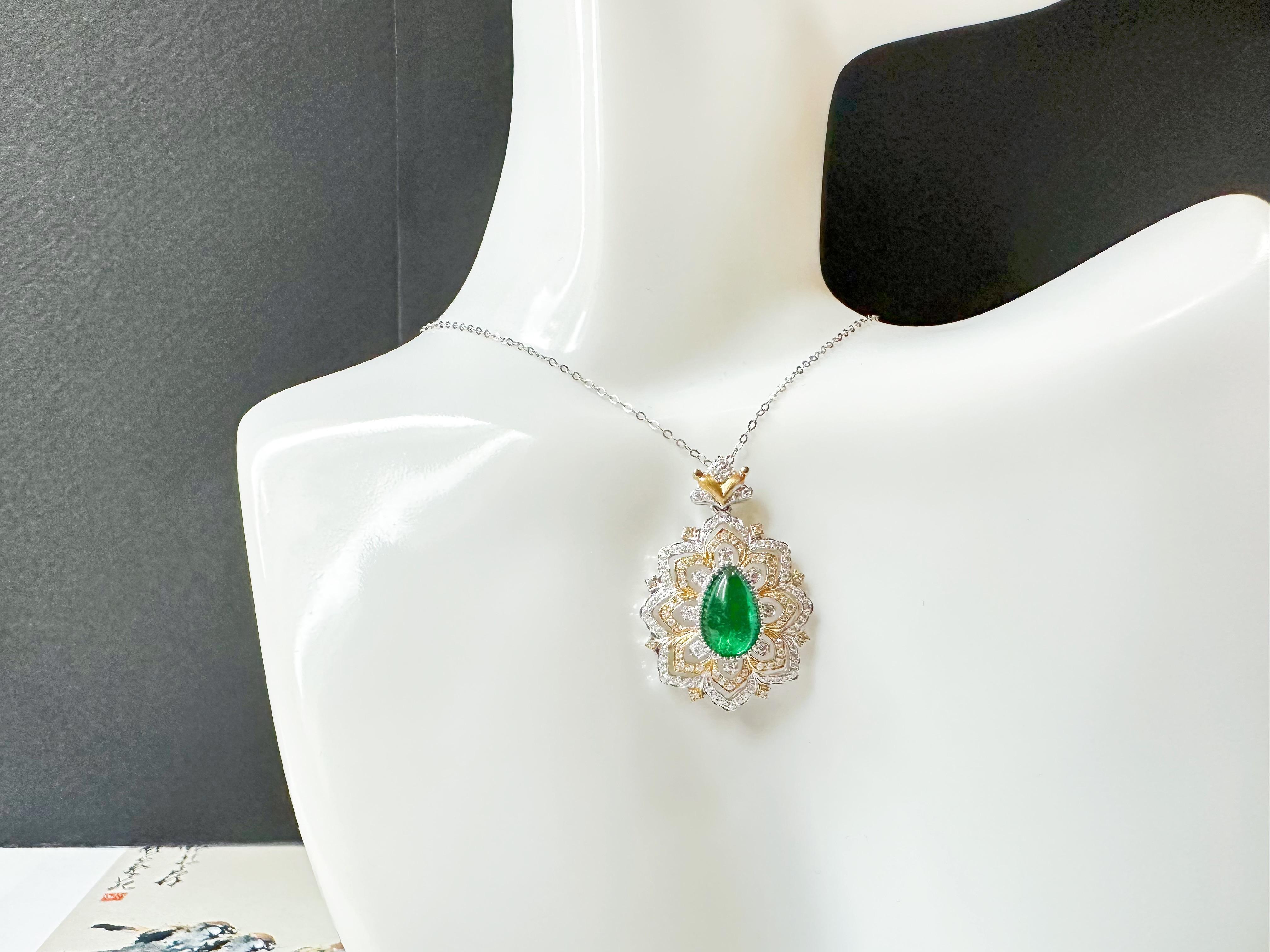 Ciondolo a forma di goccia di smeraldo naturale certificato di colore verde vivo in oro 14K e diamanti in vendita 12