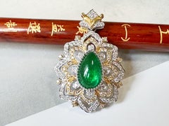 Zertifizierter natürlicher Vivid Green Drop Shape Smaragd Anhänger in 14K Gold und Diamant