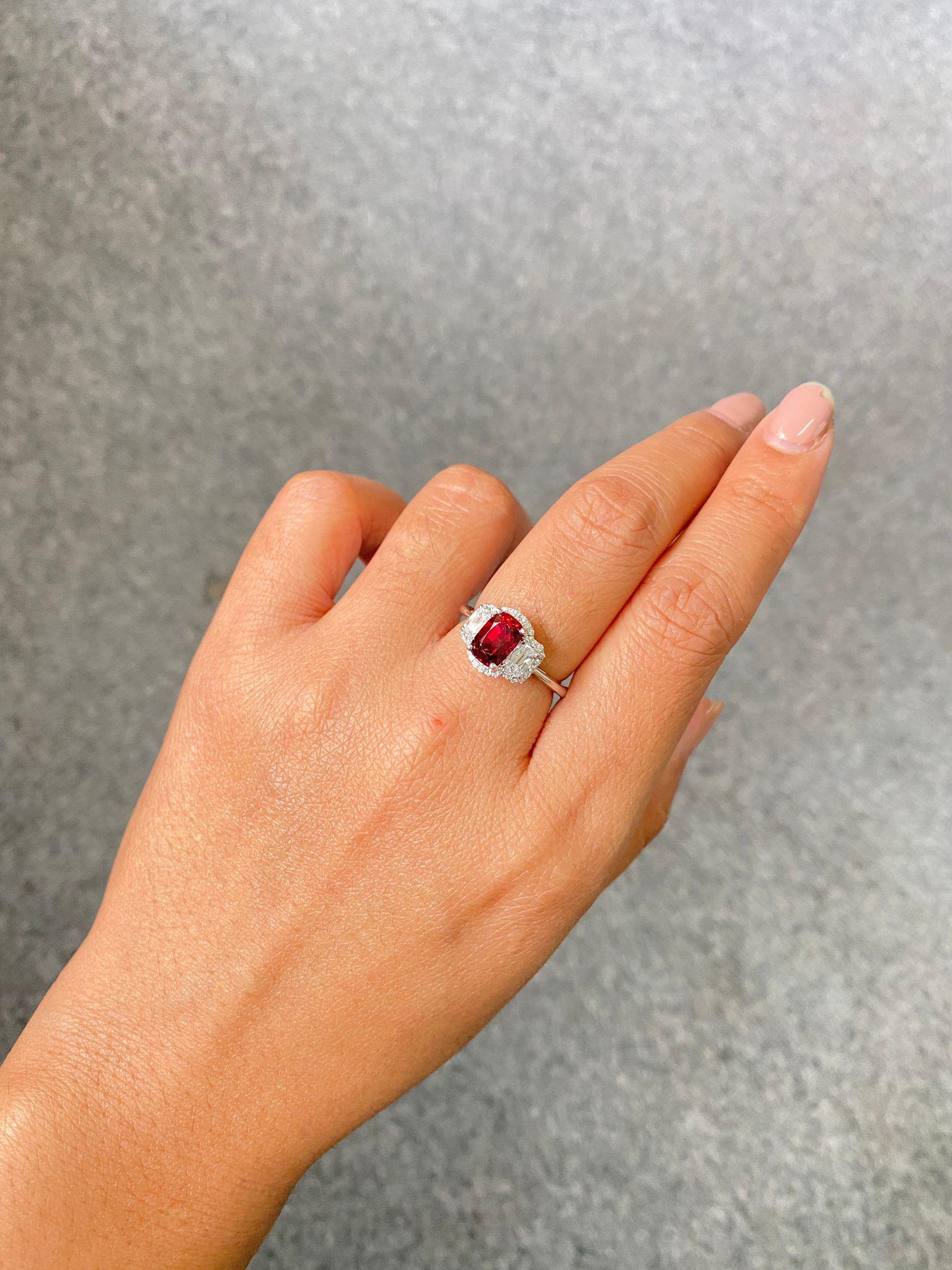 Certified Natural Vivid Red Spinel and Diamond Engagement Or Cocktail Ring In New Condition For Sale In Bangkok, Thailand